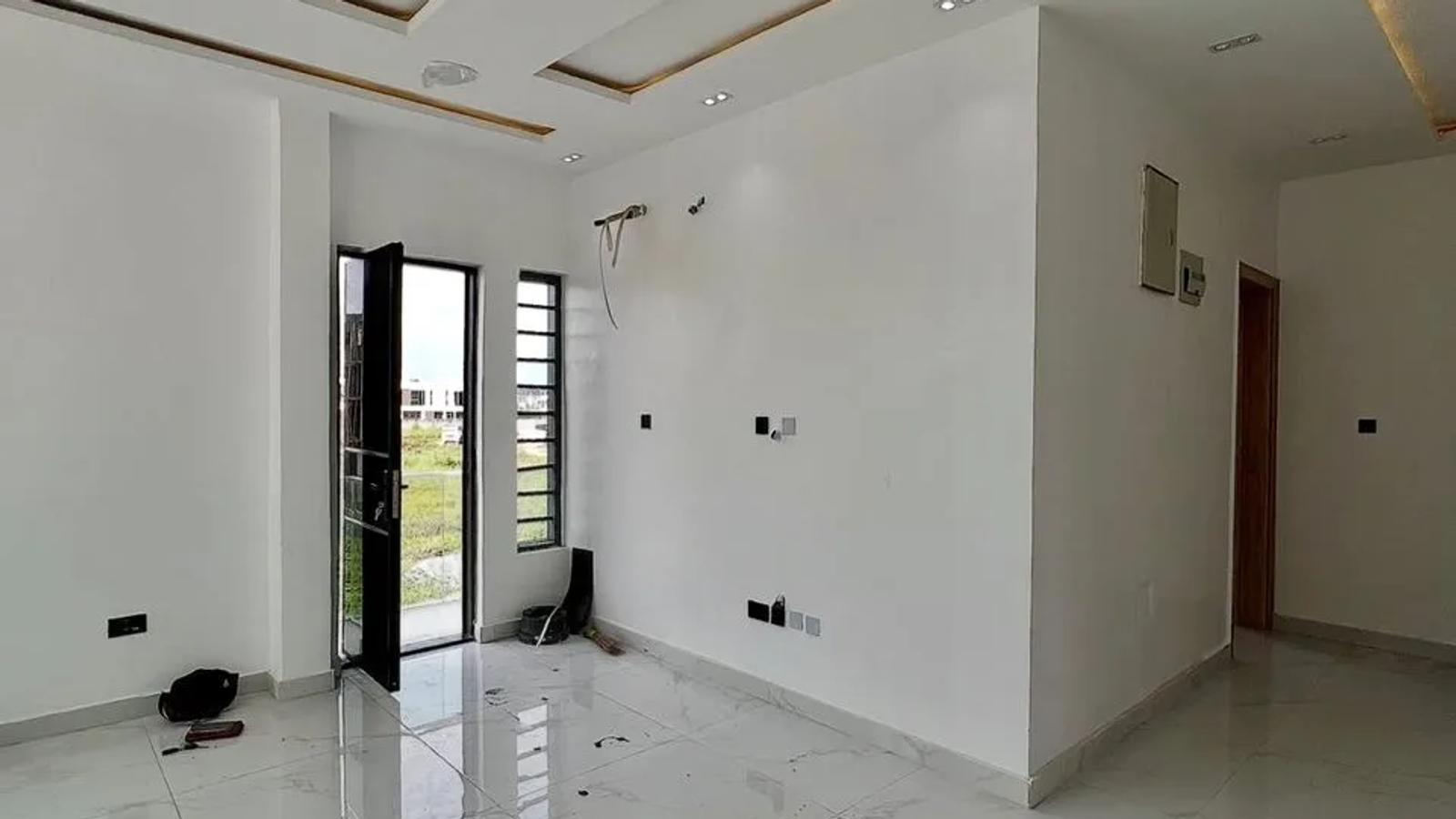 5 Bedroom Fully Detached Duplex