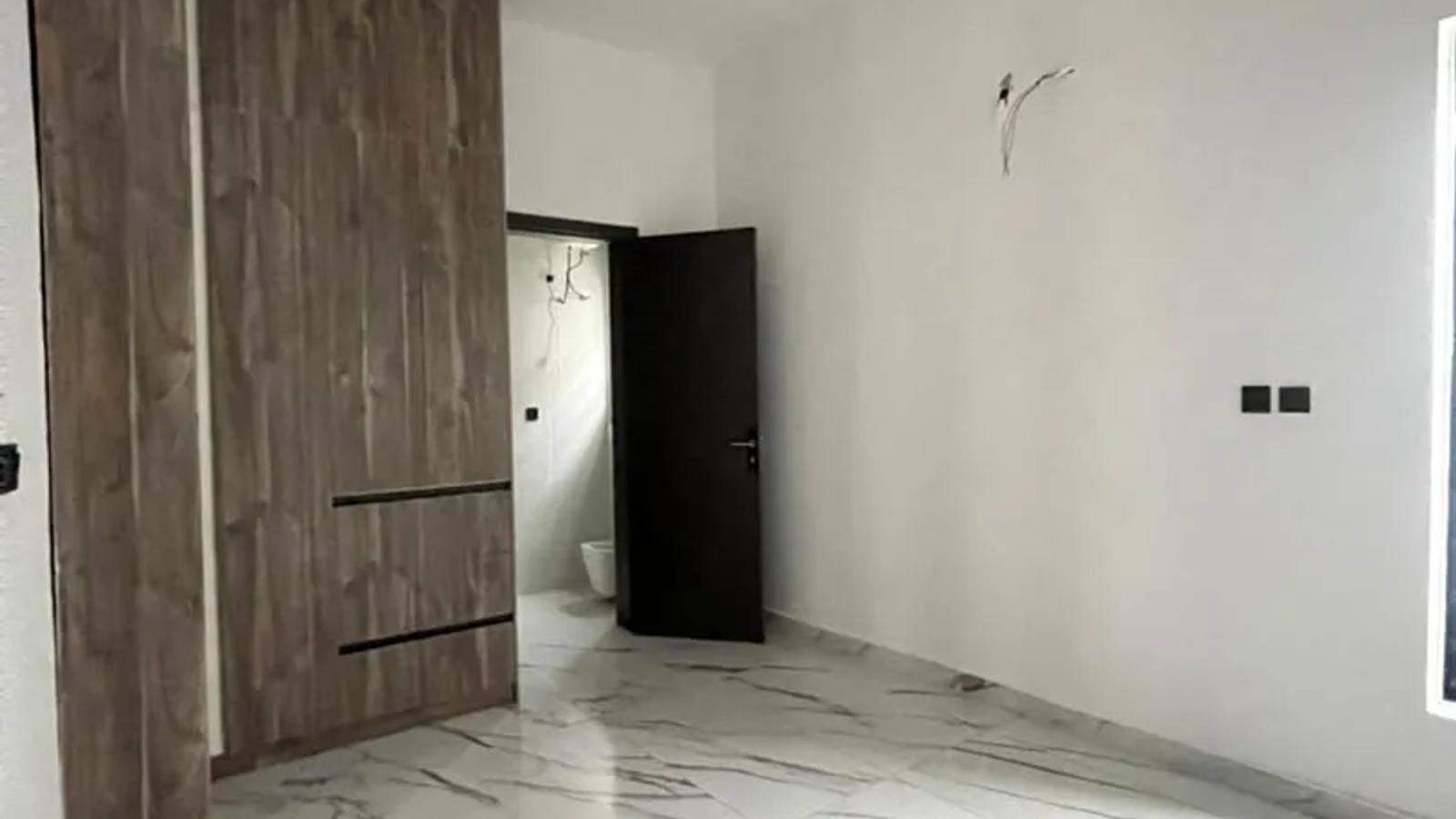 5 Bedroom Fully Detached Duplex