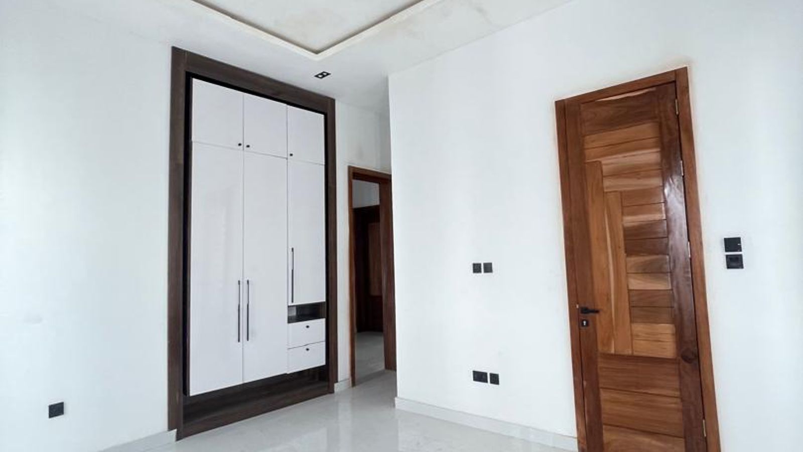 6 Bedroom Fully Detached Duplex