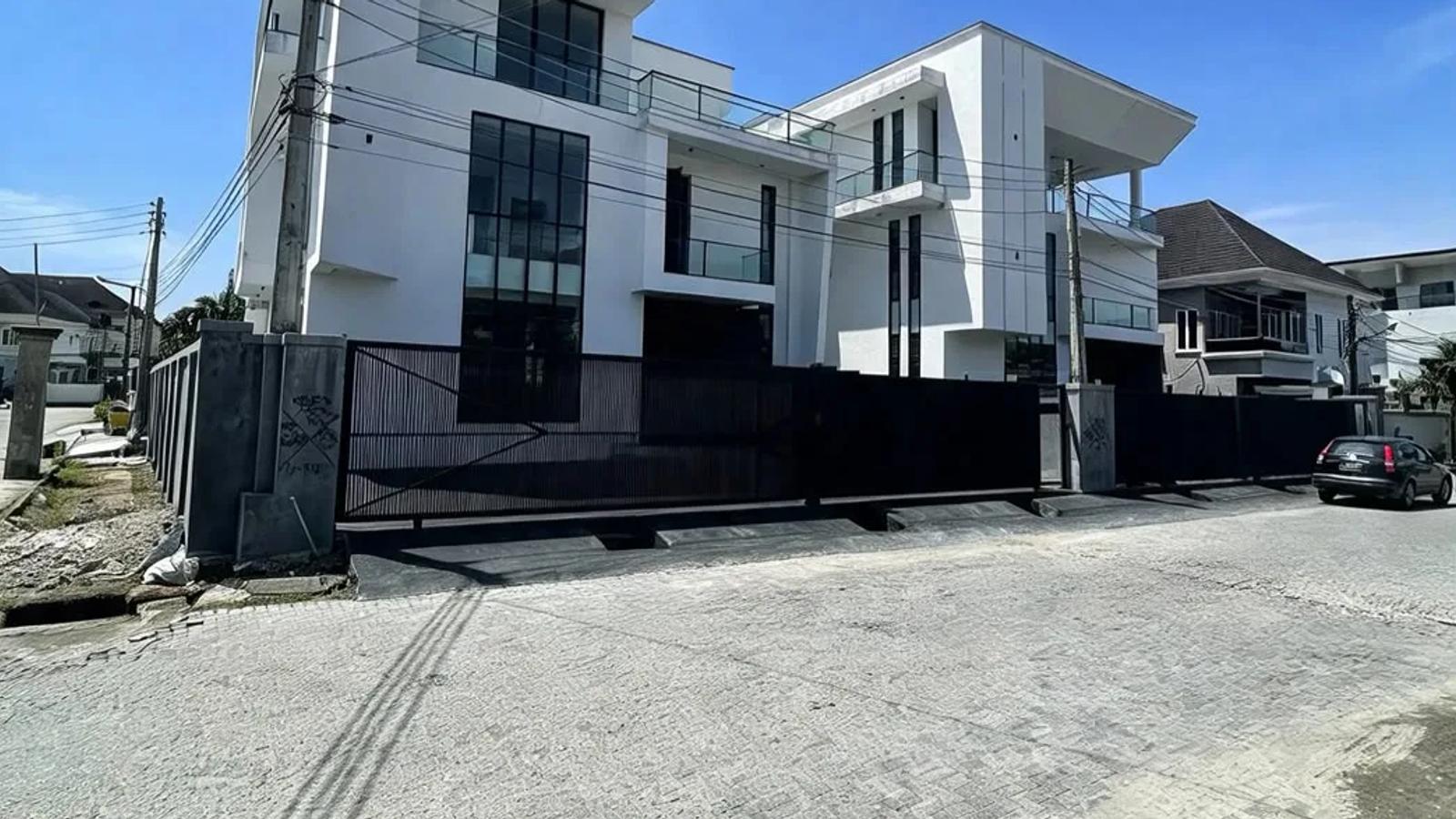 5 Bedroom Fully Detached Duplex
