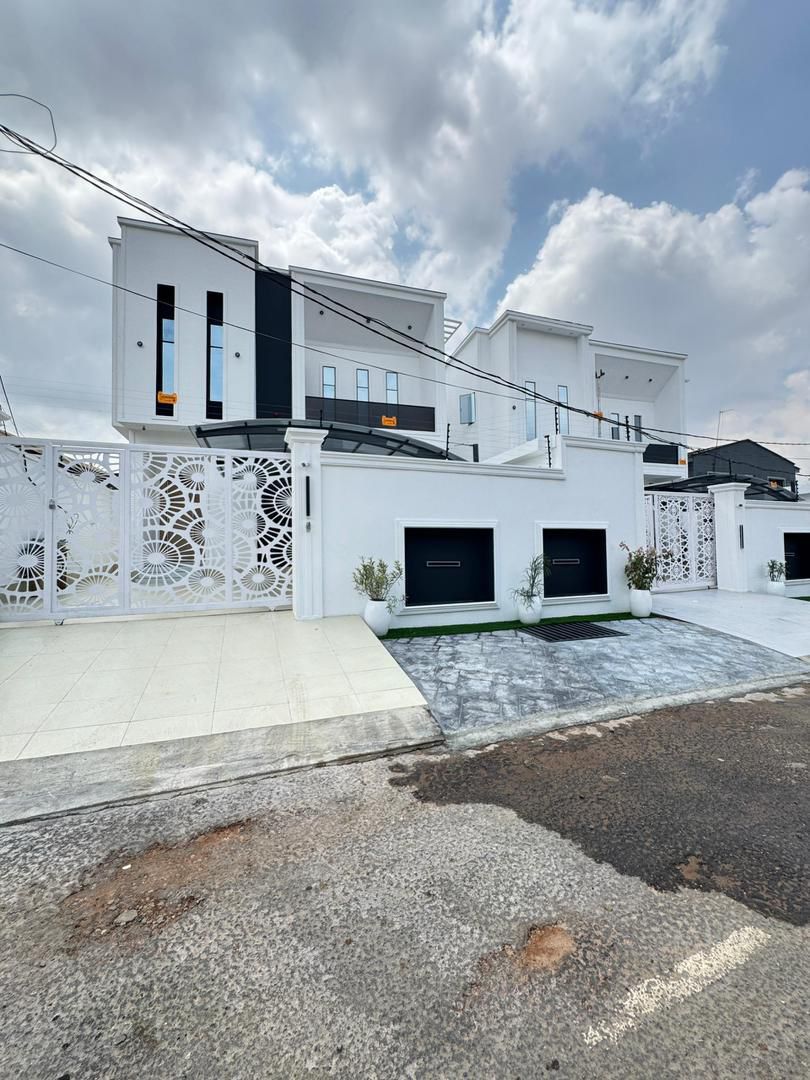 5 Bedroom Fully Detached Duplex