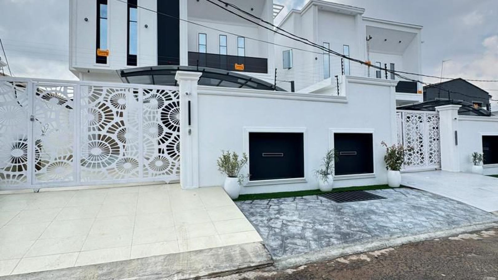 5 Bedroom Fully Detached Duplex