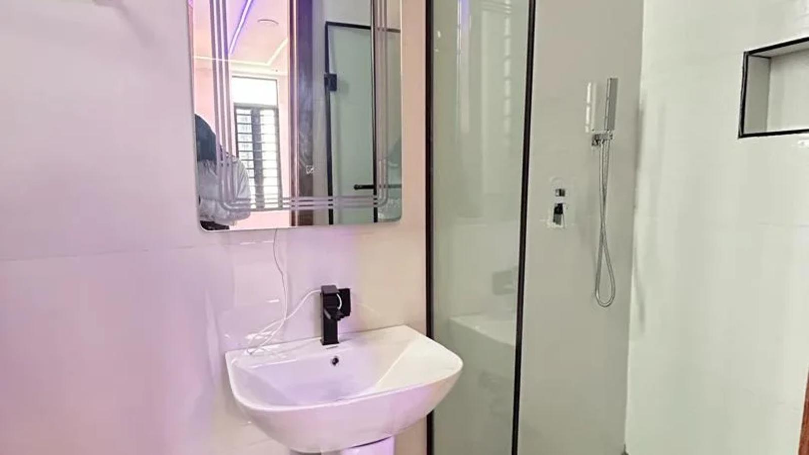 5 Bedroom Fully Detached Duplex