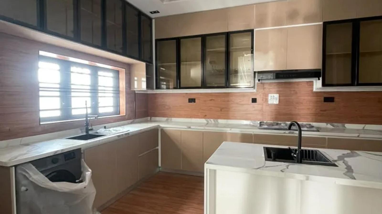 5 BEDROOM FULLY DETACHED DUPLEX WITH BQ
