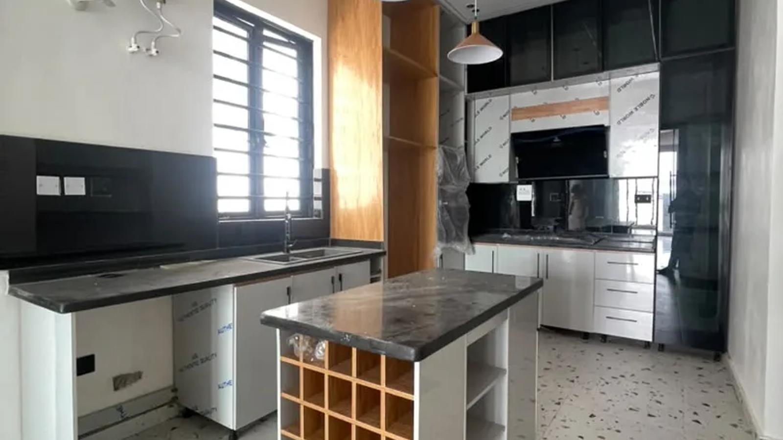 4 BEDROOM FULLY-DETACHED DUPLEX WITH BQ