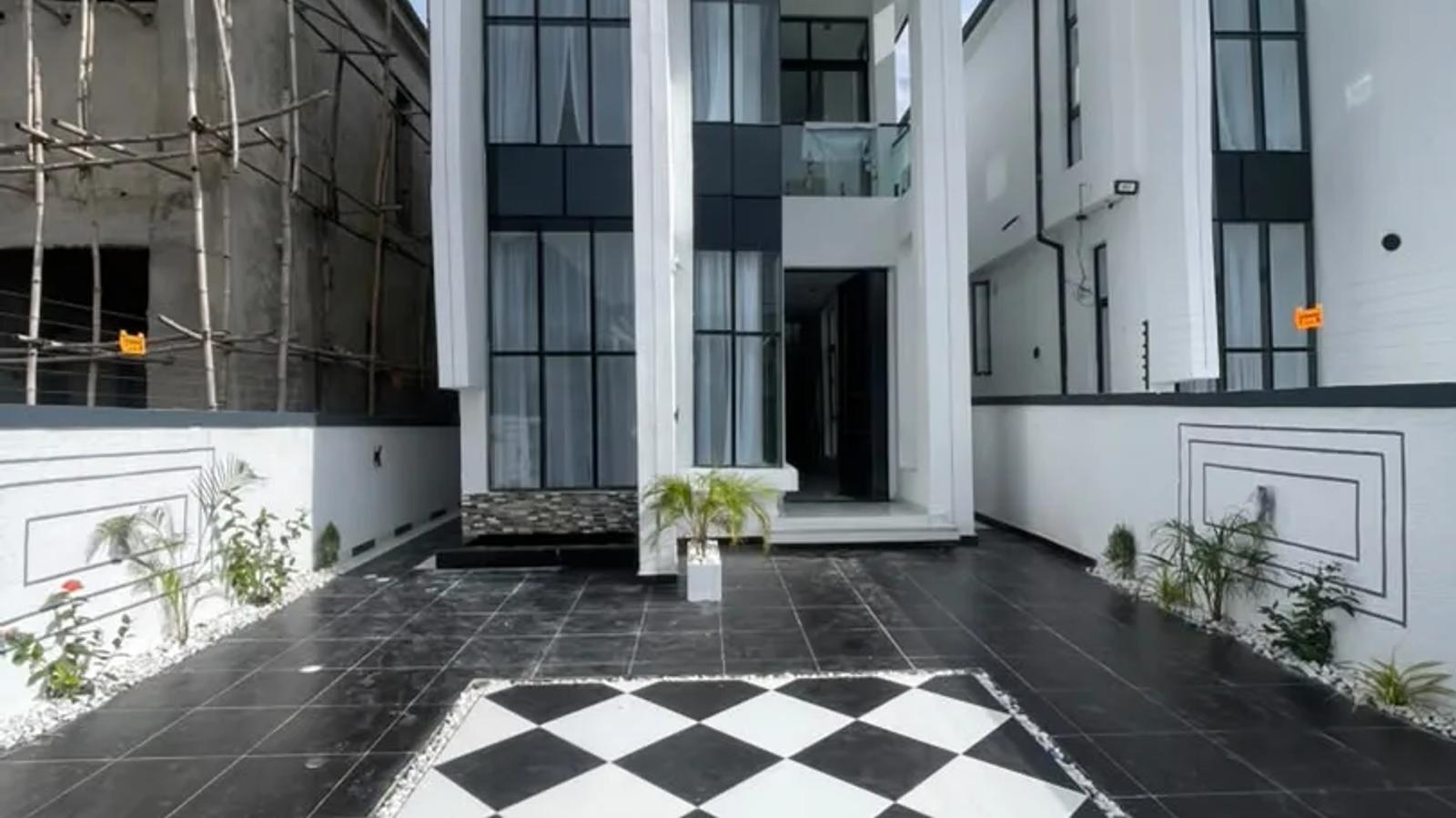 5 Bedroom Fully Detached Duplex