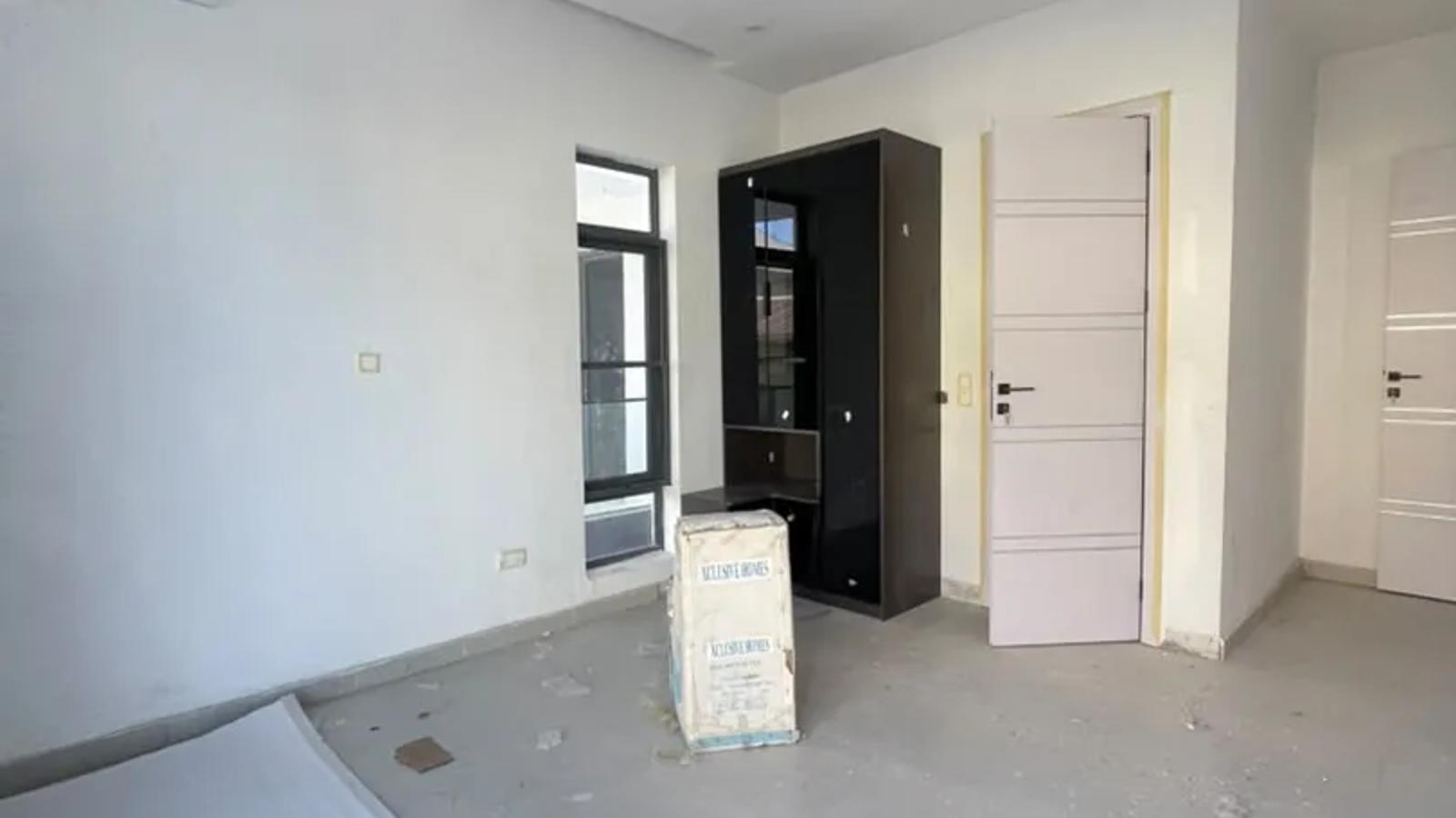 5 Bedroom Fully Detached Duplex