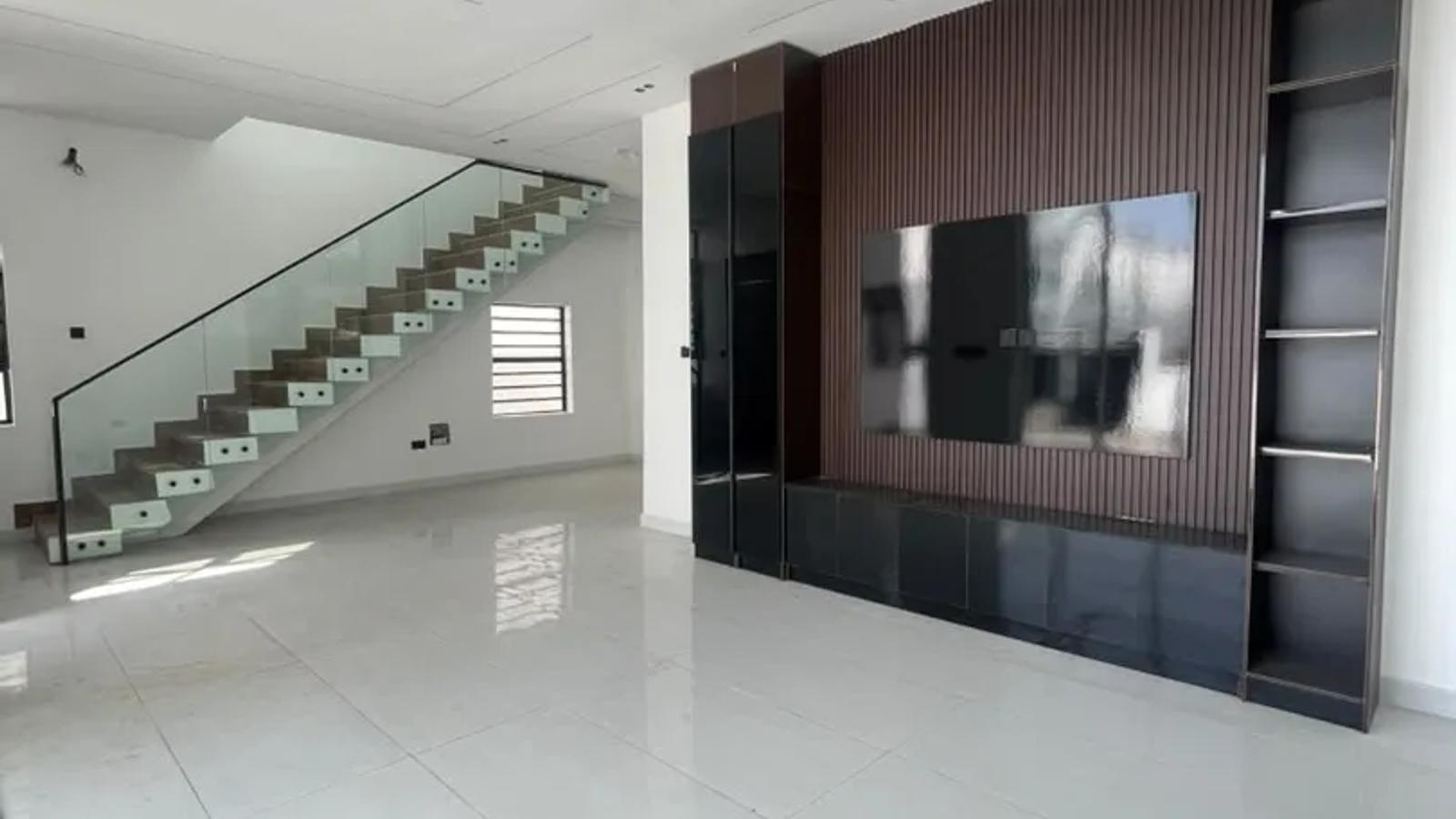 4 BEDROOM FULLY-DETACHED DUPLEX WITH BQ