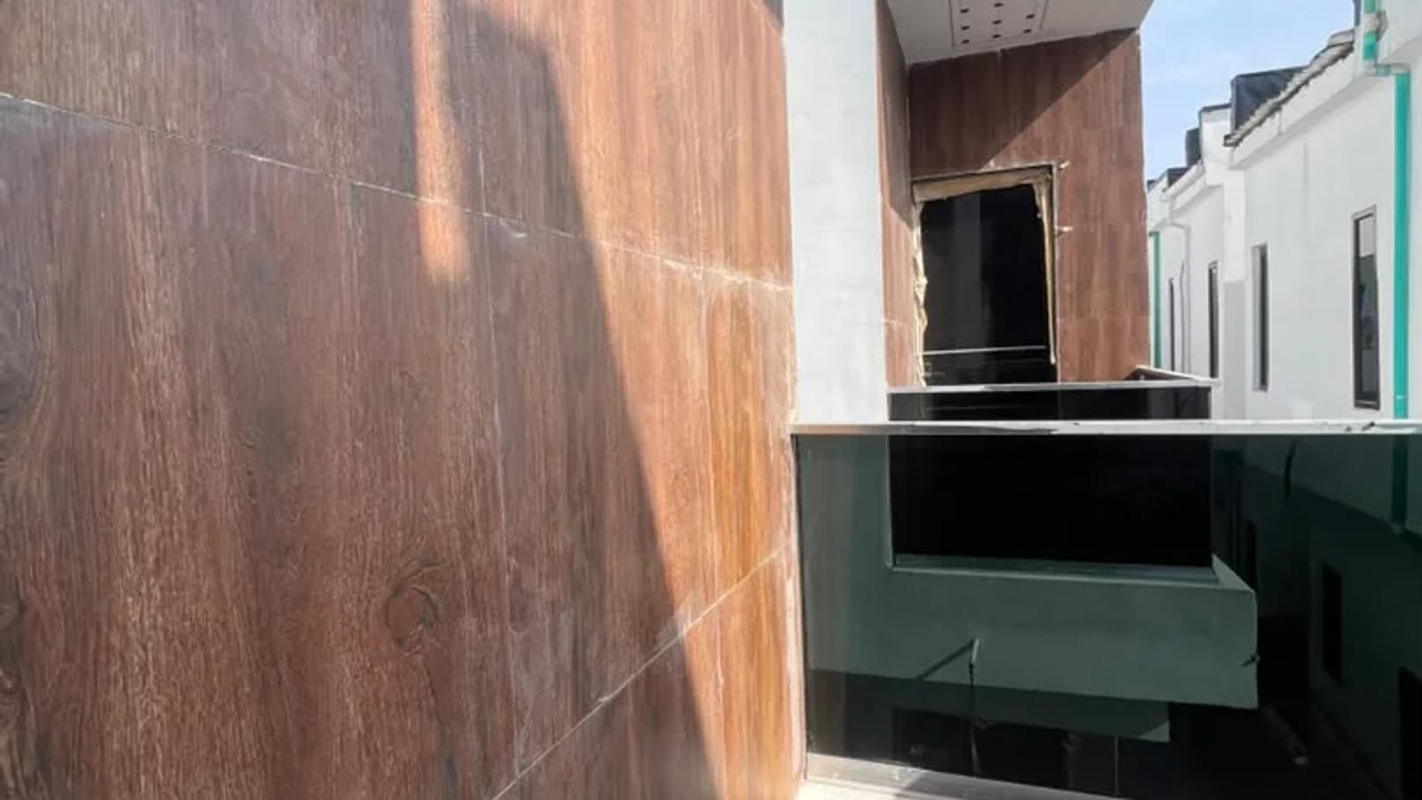4 BEDROOM FULLY DETACHED DUPLEX