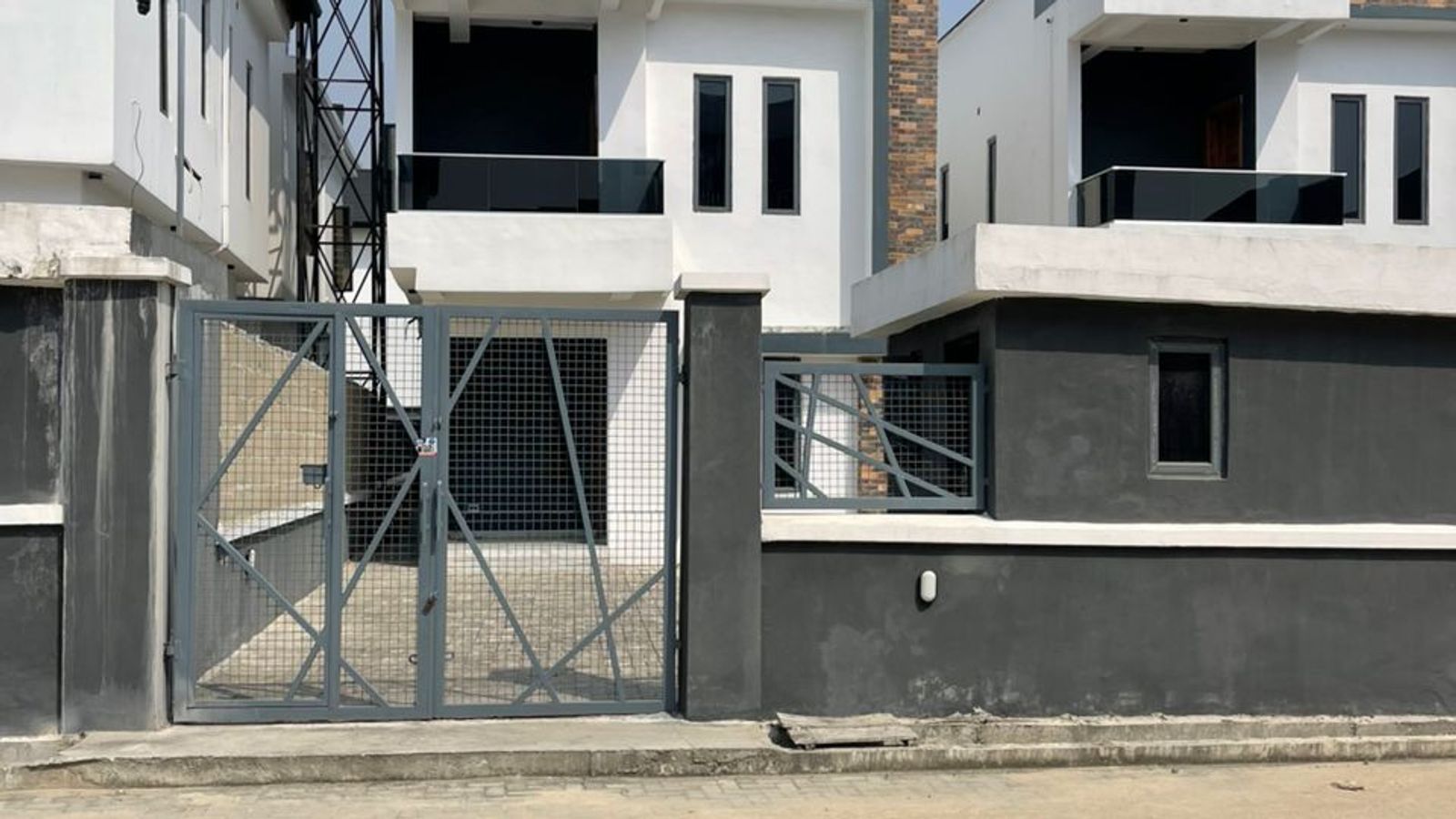 4 Bedroom Fully Detached Duplex