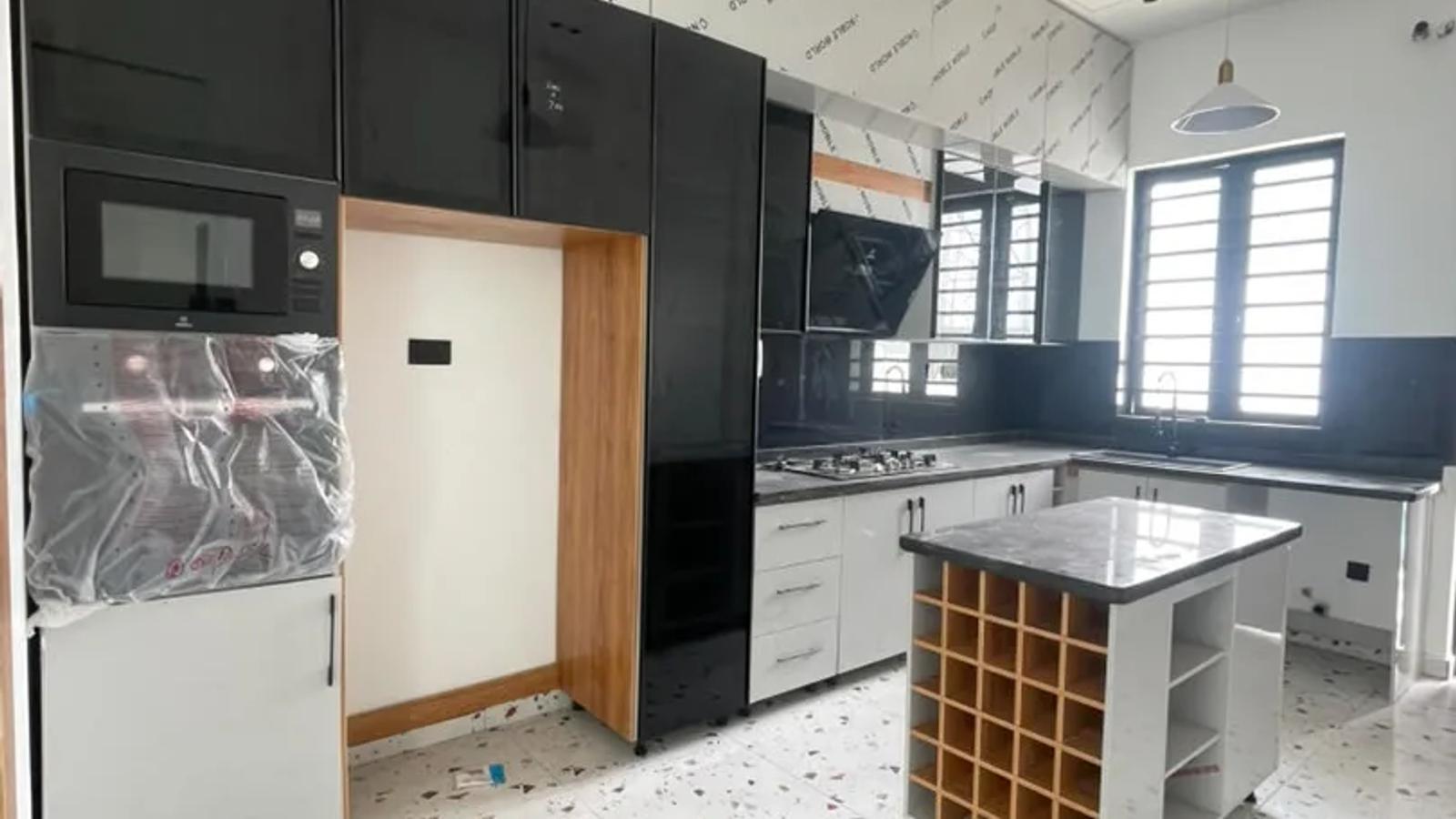 4 BEDROOM FULLY-DETACHED DUPLEX WITH BQ
