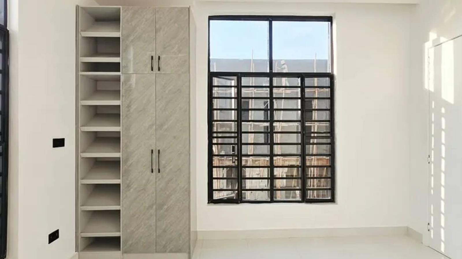 5 Bedroom Fully Detached Duplex