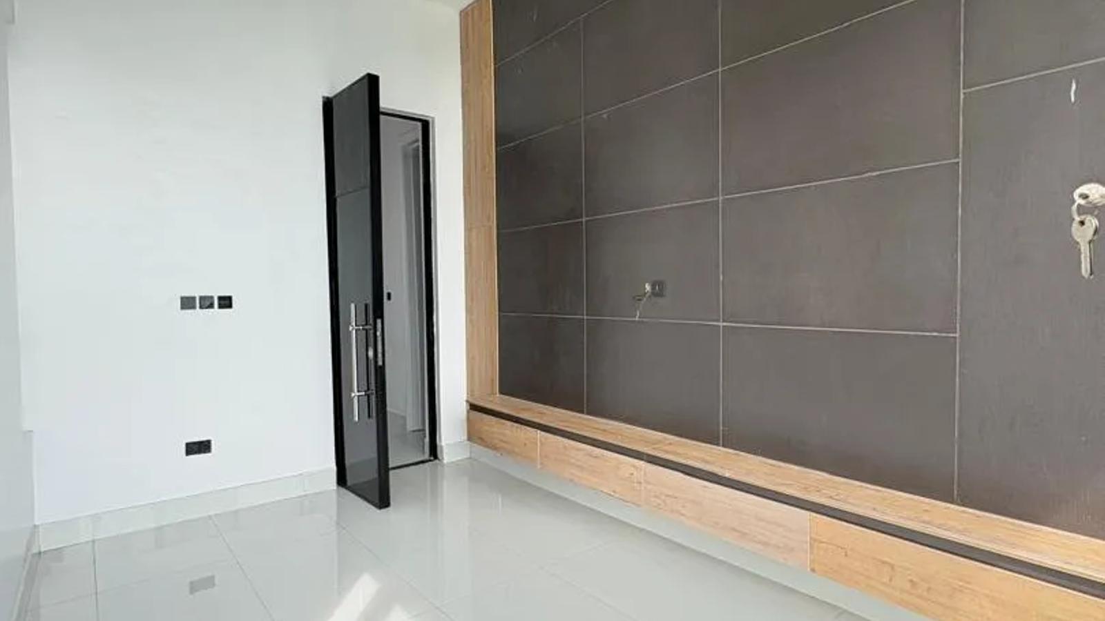5 Bedroom Fully Detached Duplex