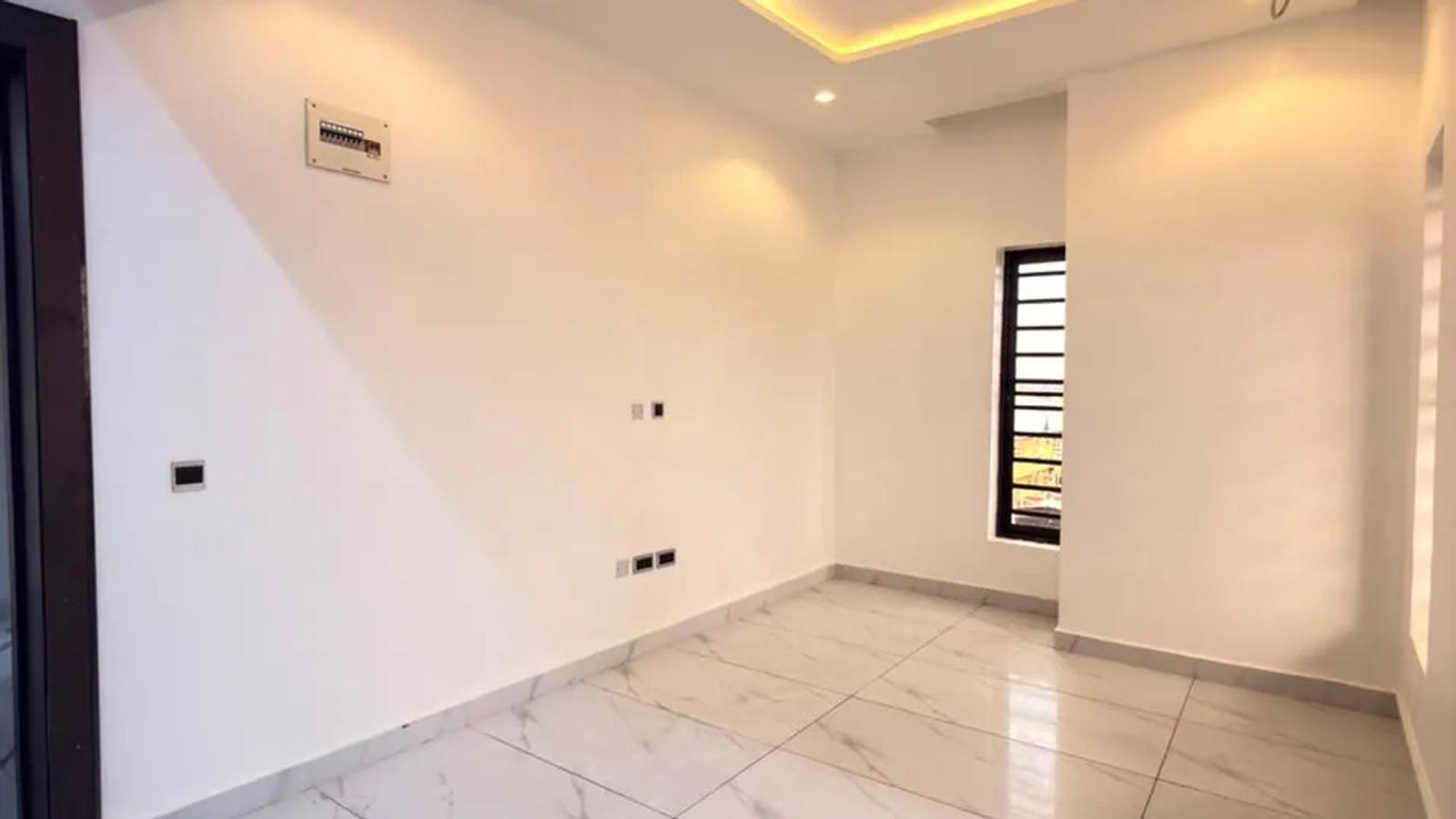 5 Bedroom Fully Detached Duplex