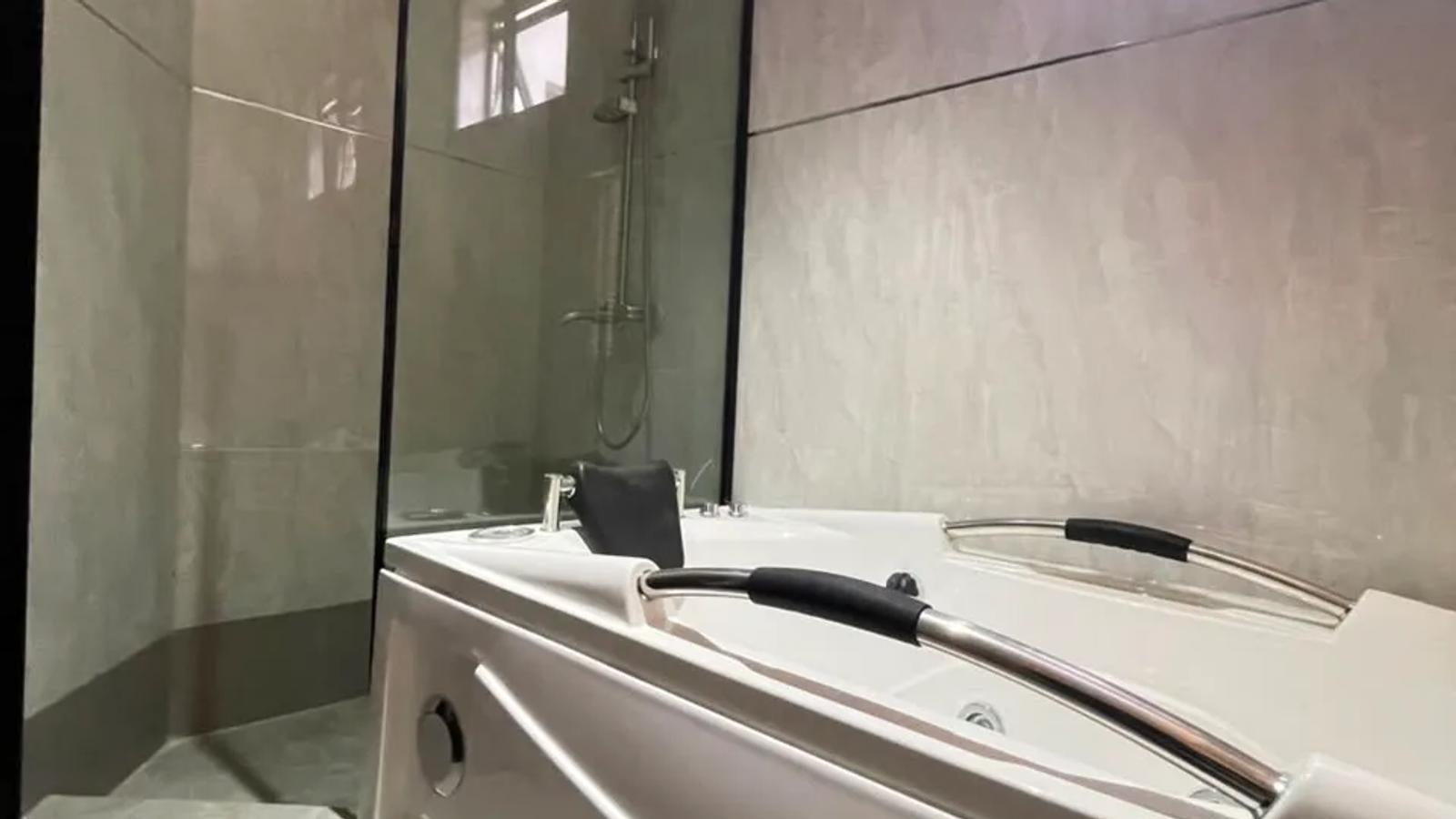 4 BEDROOM TERRACE WITH BQ