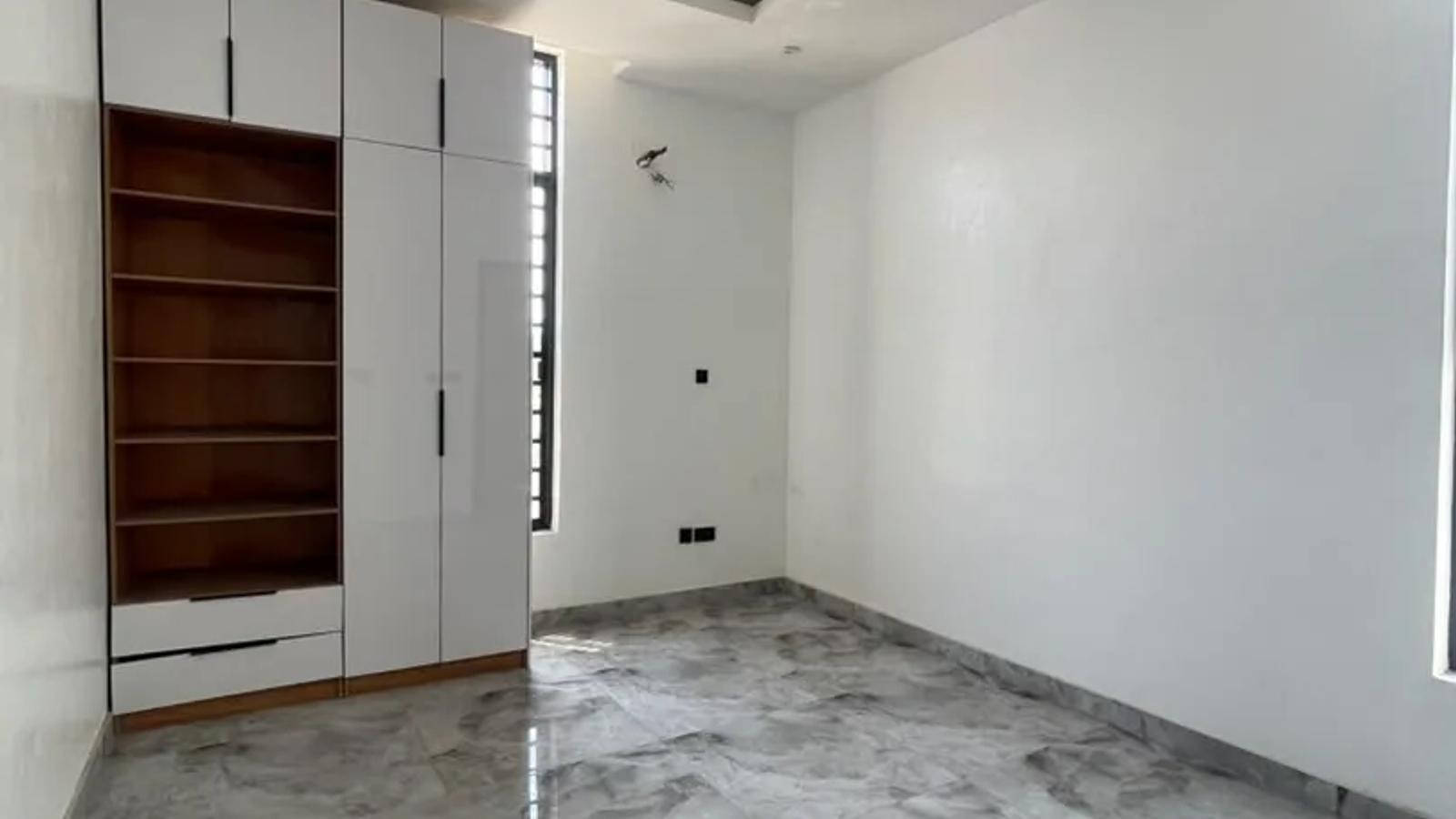 5 Bedroom Fully Detached Duplex