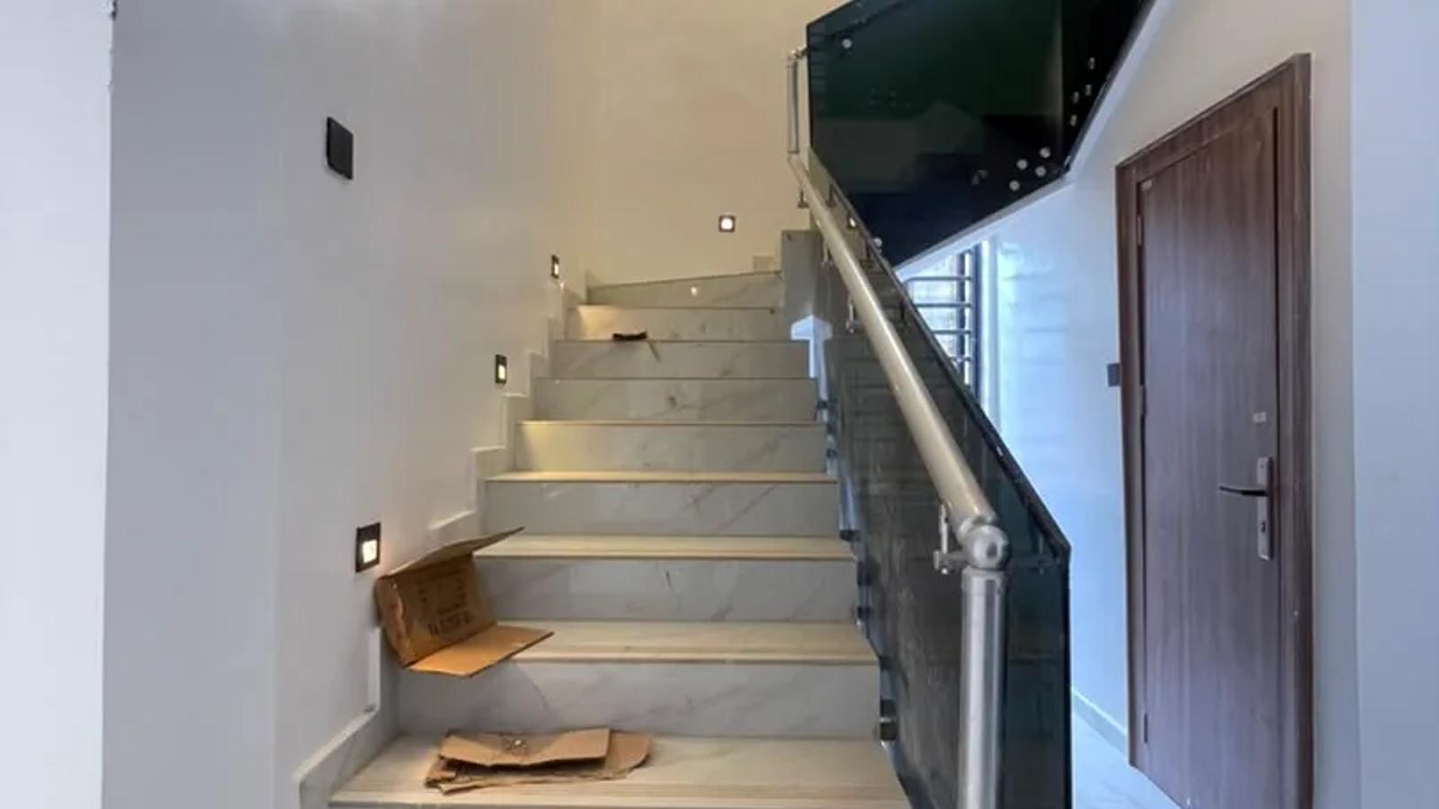 4 BEDROOM FULLY DETACHED DUPLEX