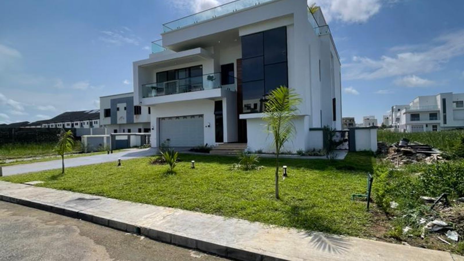 6 Bedroom Fully Detached Duplex
