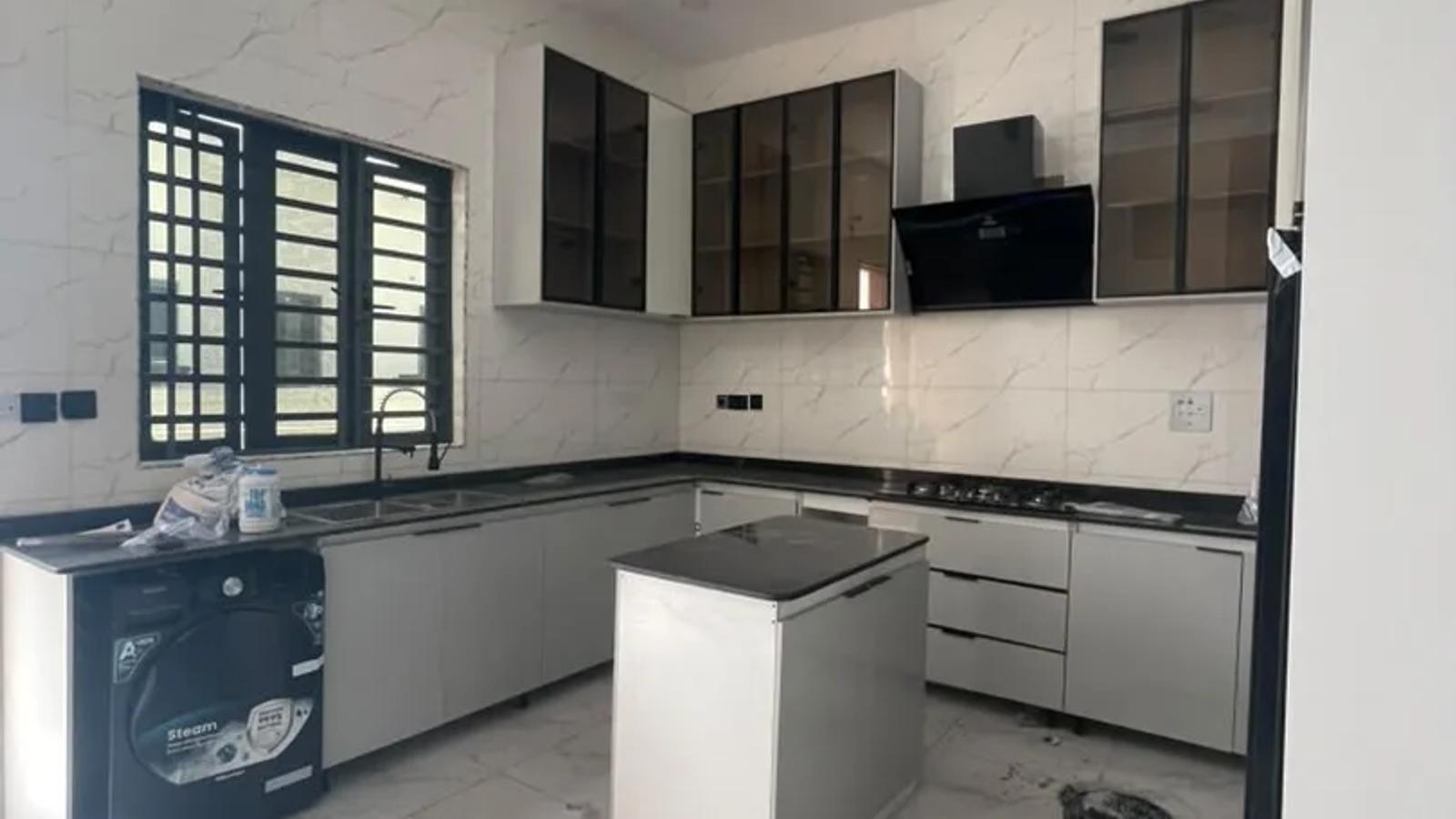 5 Bedroom Fully Detached Duplex