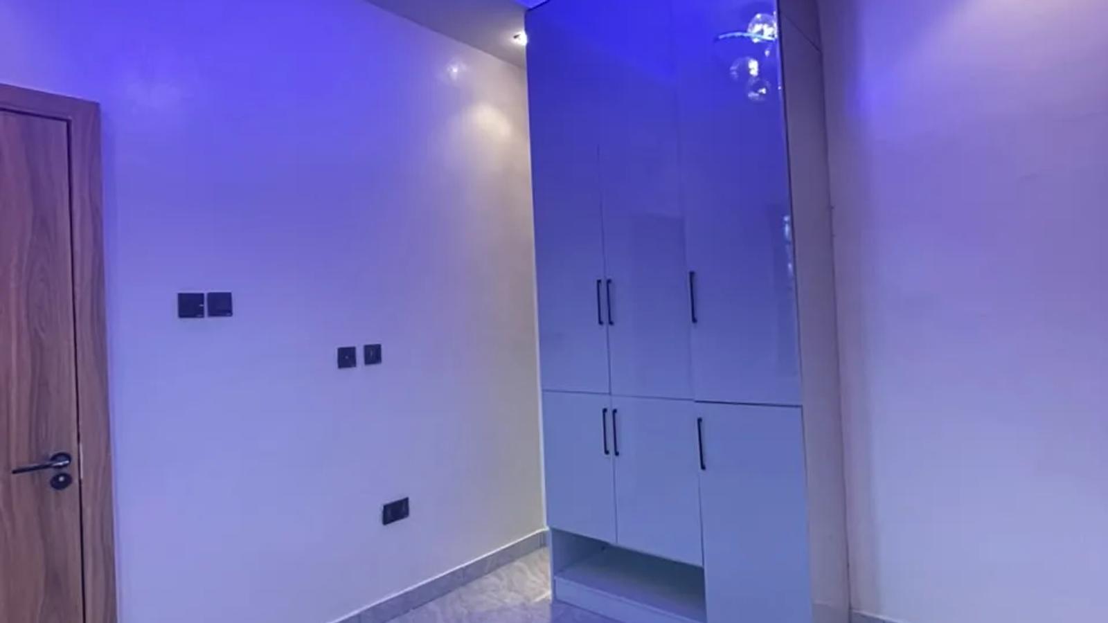 5 BEDROOM FULLY-DETACHED DUPLEX WITH BQ