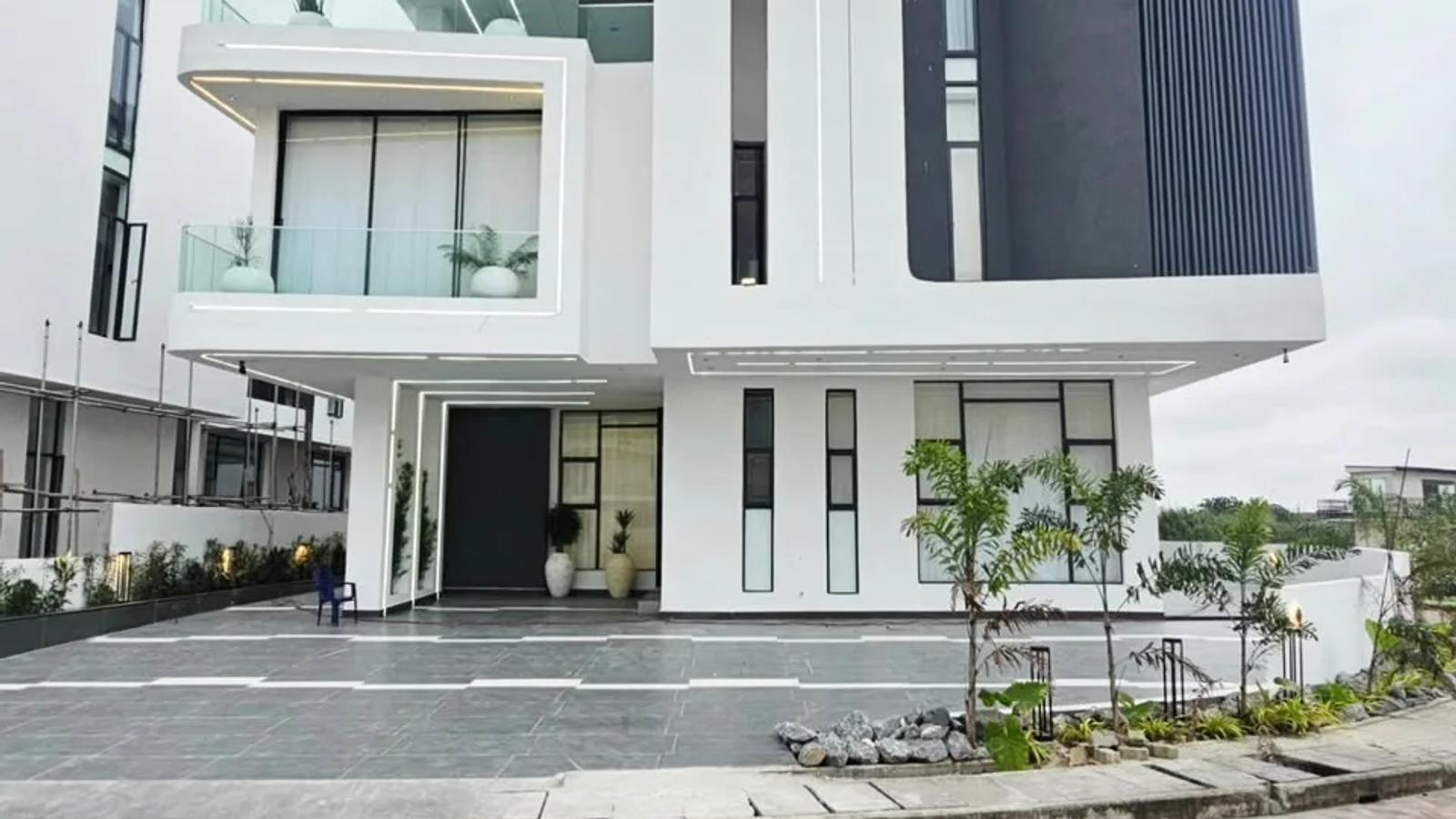 5 Bedroom Fully Detached Duplex