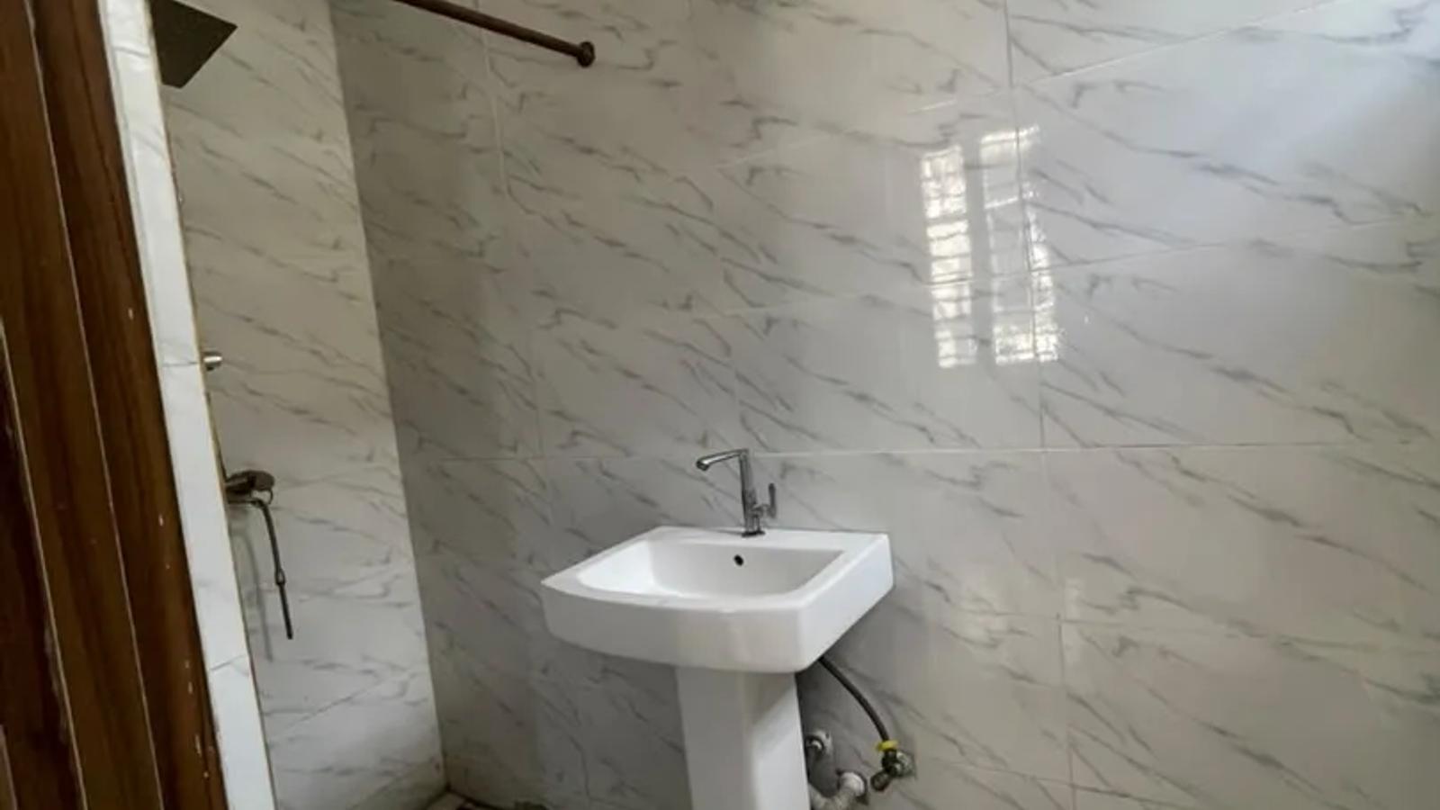 5 Bedroom Fully Detached Duplex