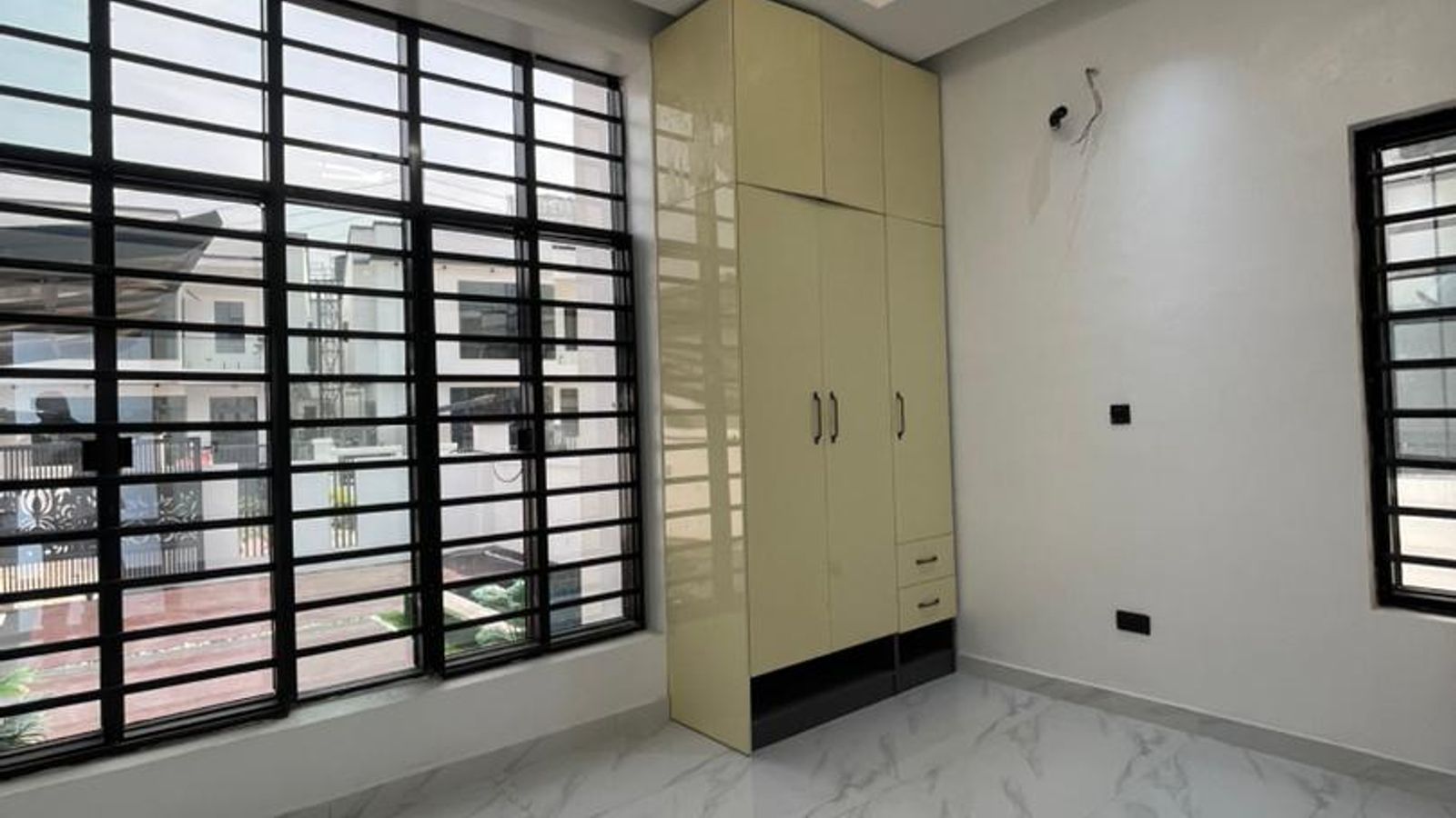 5 Bedroom Fully Detached Duplex