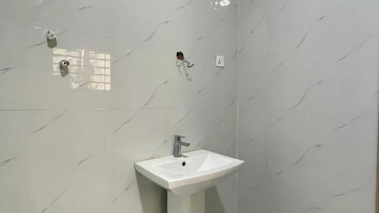 5 BEDROOM FULLY DETACHED DUPLEX WITH BQ