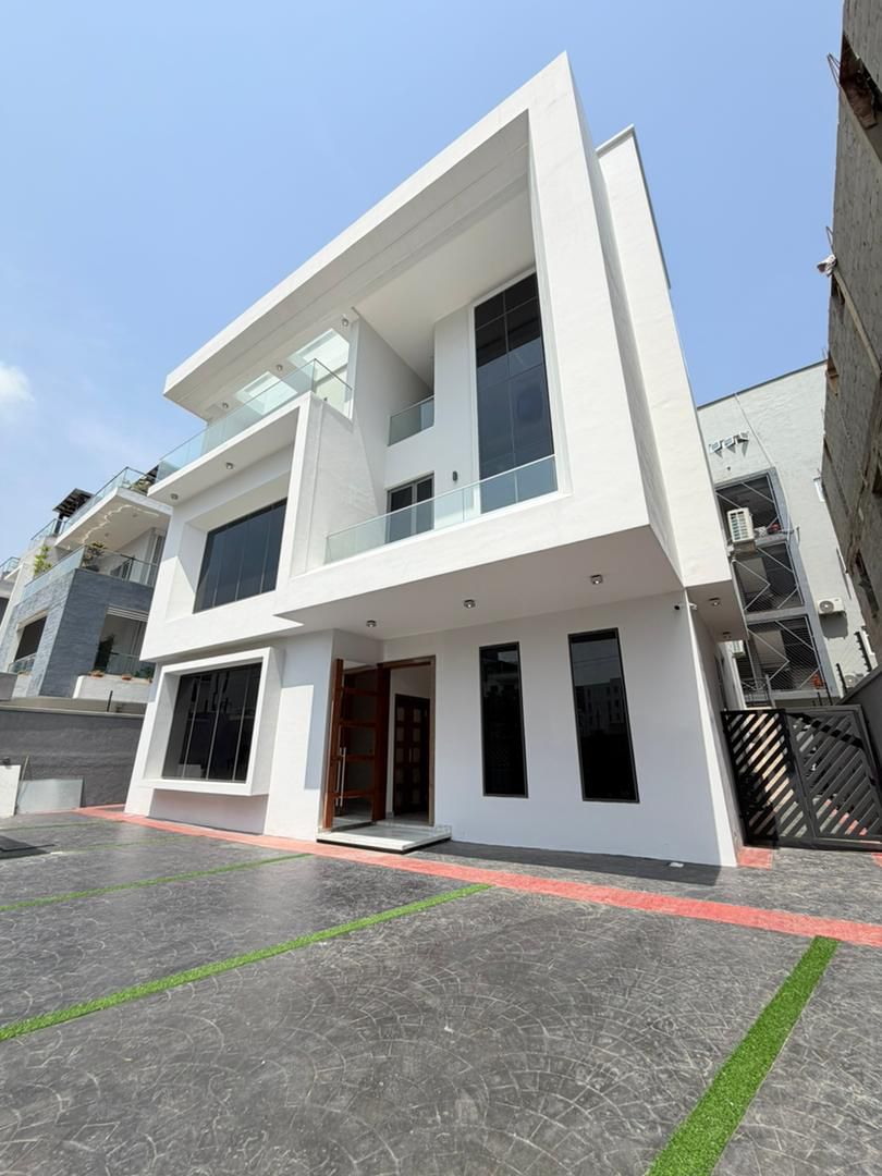 5 Bedroom Fully Detached Duplex