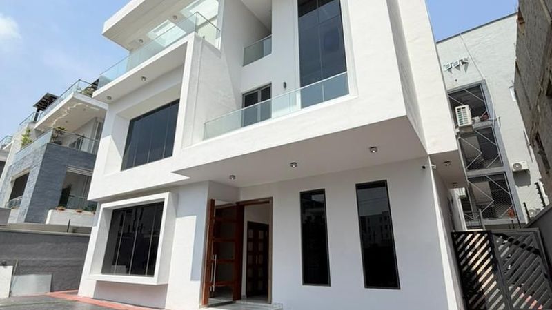 5 Bedroom Fully Detached Duplex