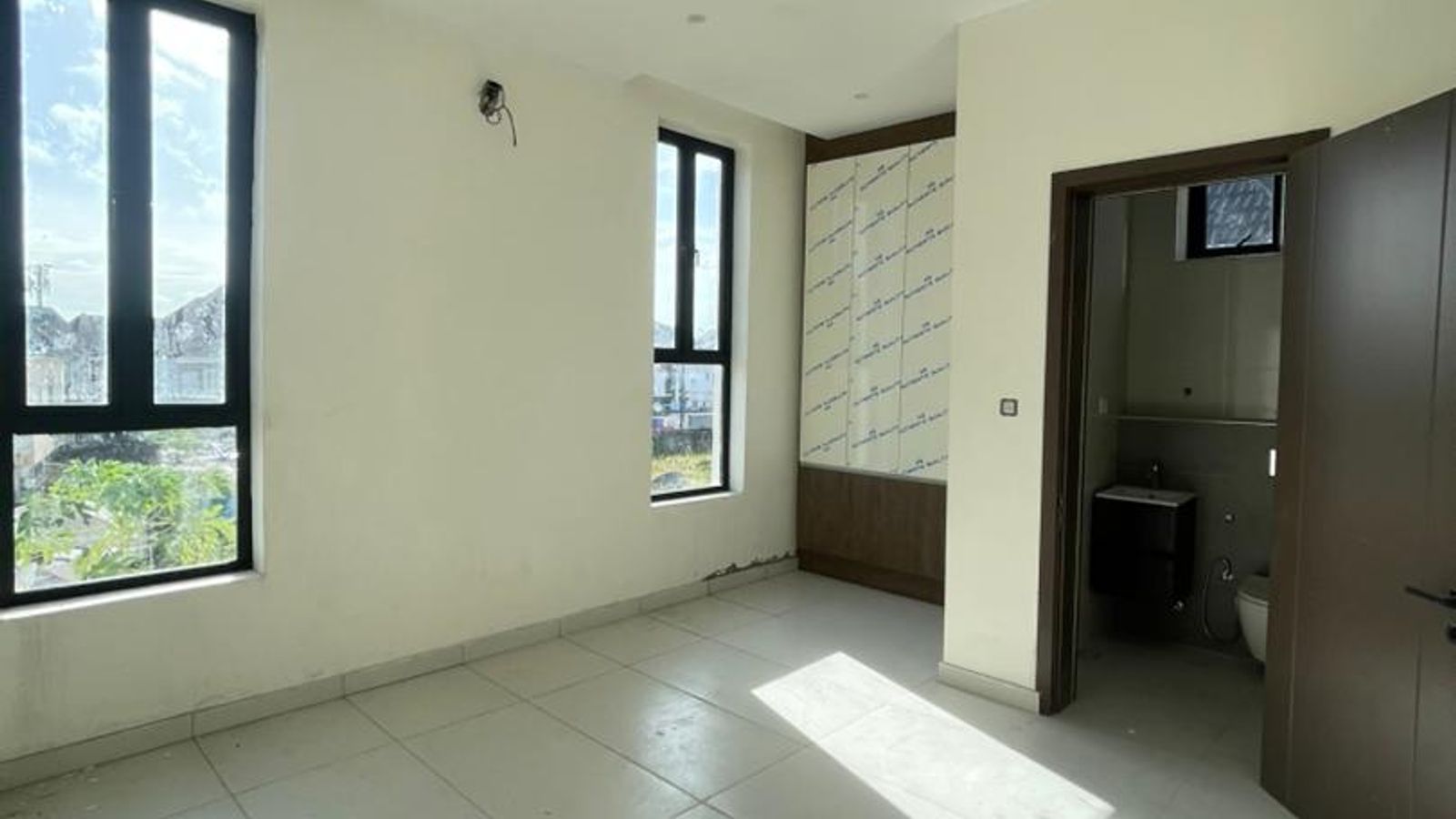 5 Bedroom Fully Detached duplex