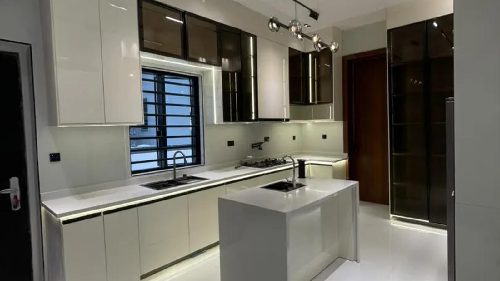 5 Bedroom Fully Detached Duplex