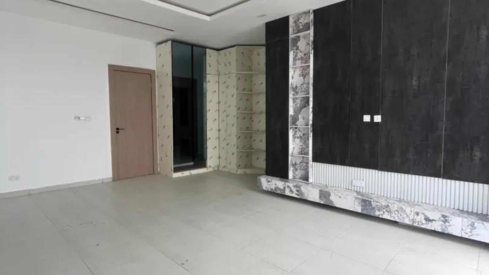 4 BEDROOM FULLY-DETACHED DUPLEX WITH BQ