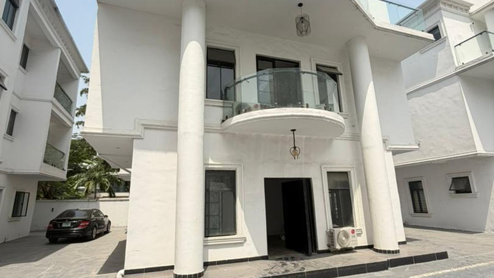 4 Bedroom Fully Detached Duplex