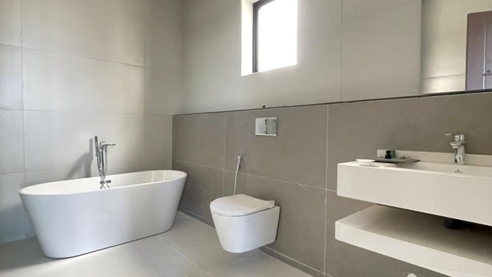 5 Bedroom Fully Detached duplex