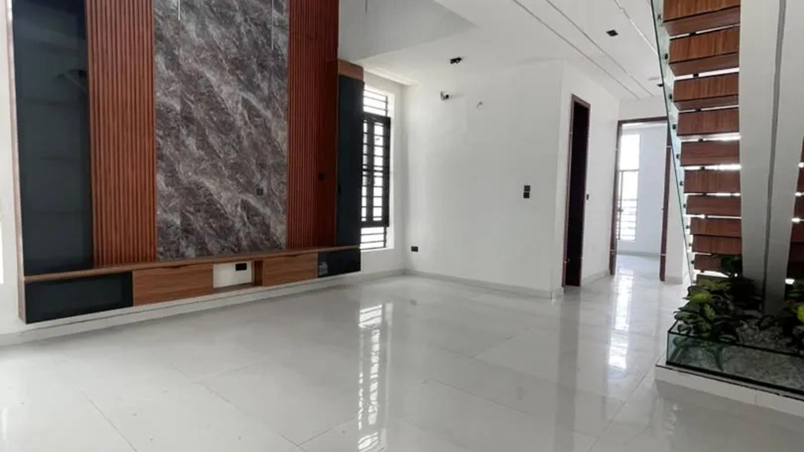 5 BEDROOM FULLY DETACHED DUPLEX WITH BQ