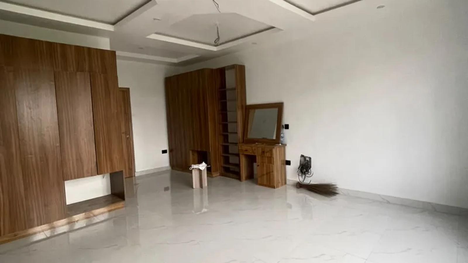 5 Bedroom Semi Detached Duplex