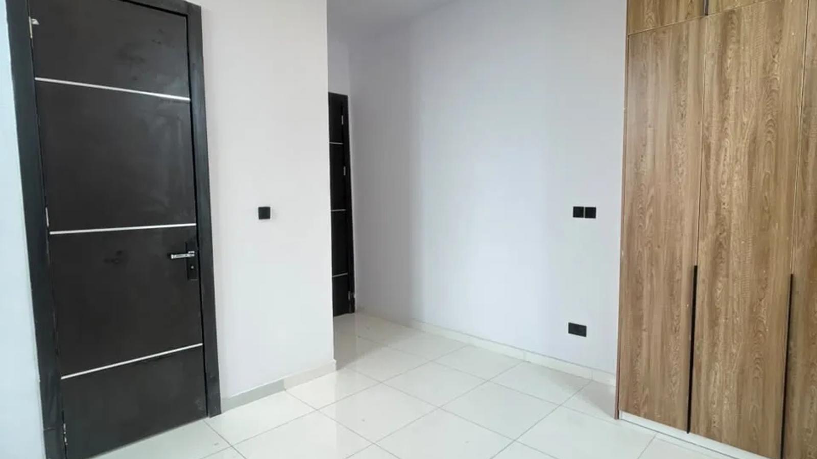 5 Bedroom Fully Detached Duplex