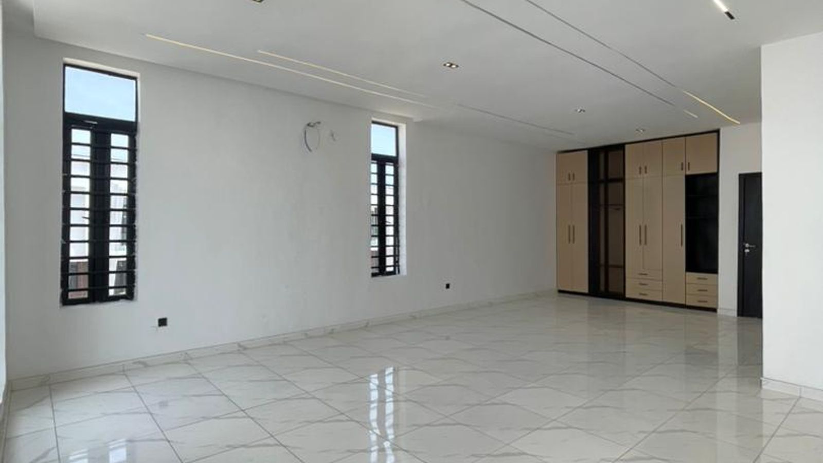 5 Bedroom Fully Detached Duplex