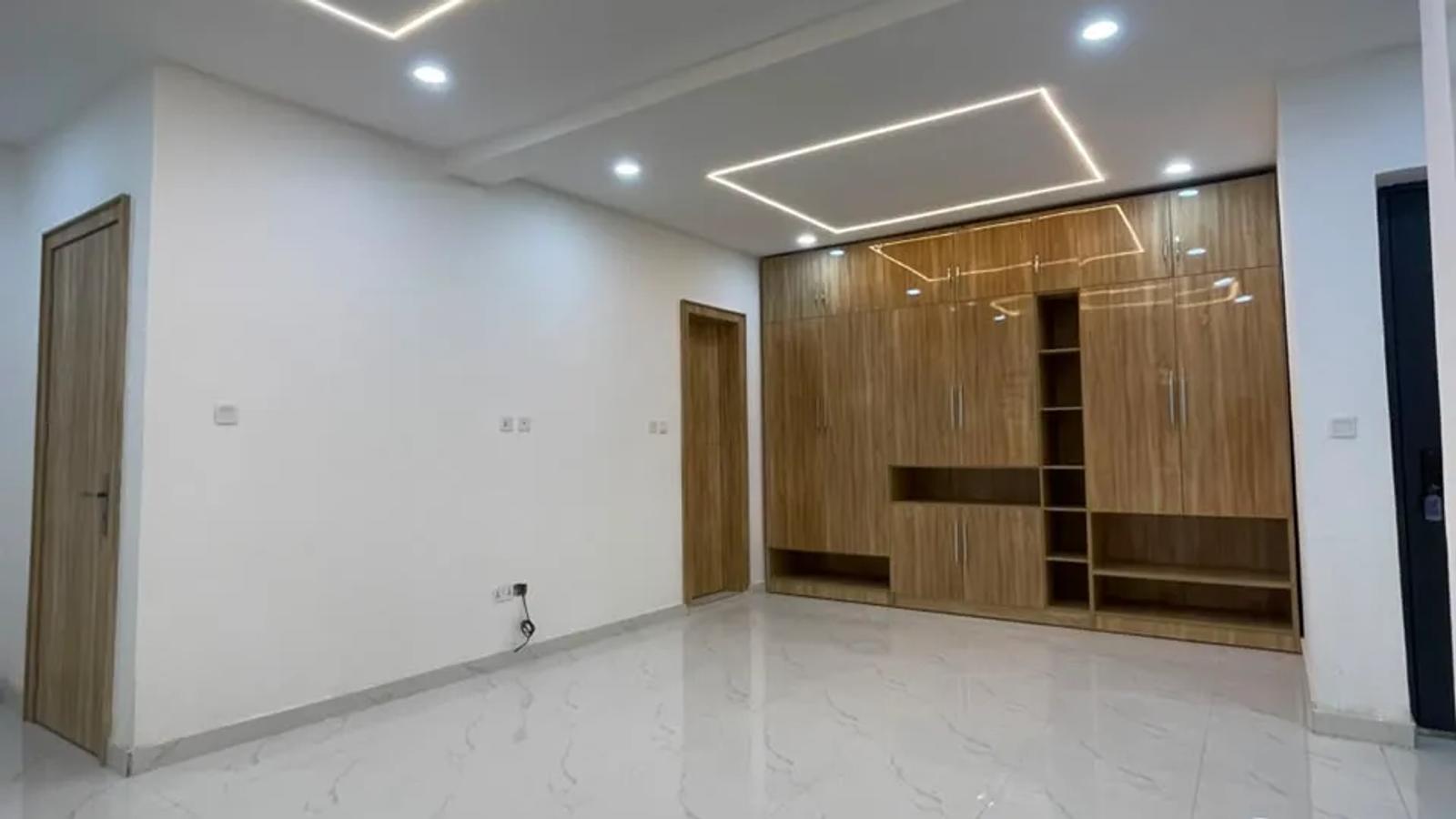 5 BEDROOM FULLY DETACHED DUPLEX WITH BQ
