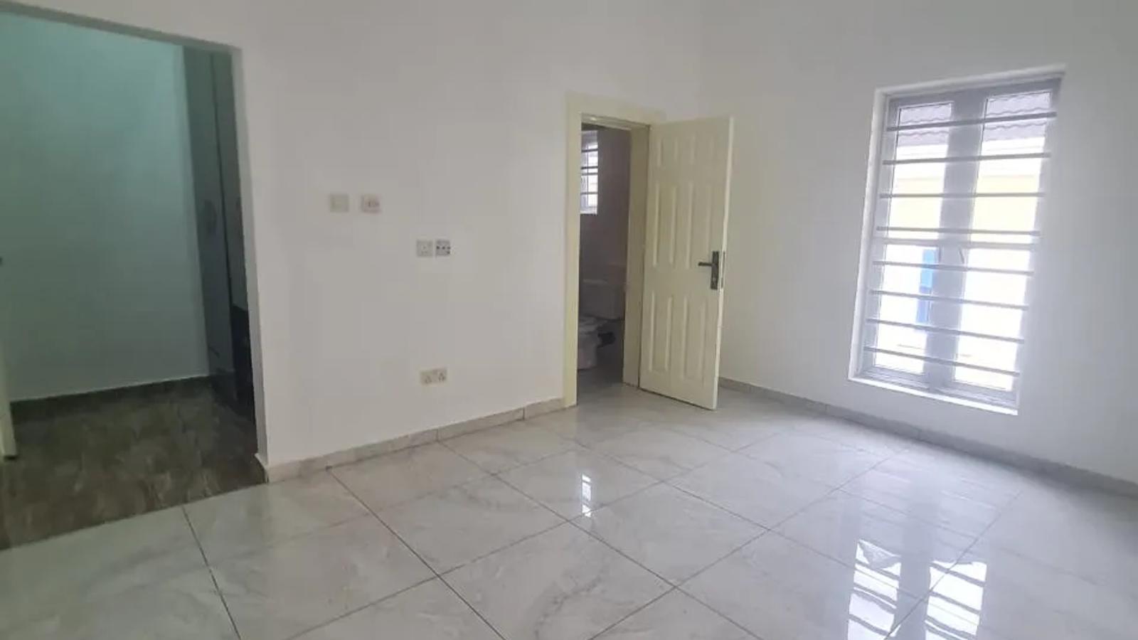5 Bedroom Fully Detached Duplex
