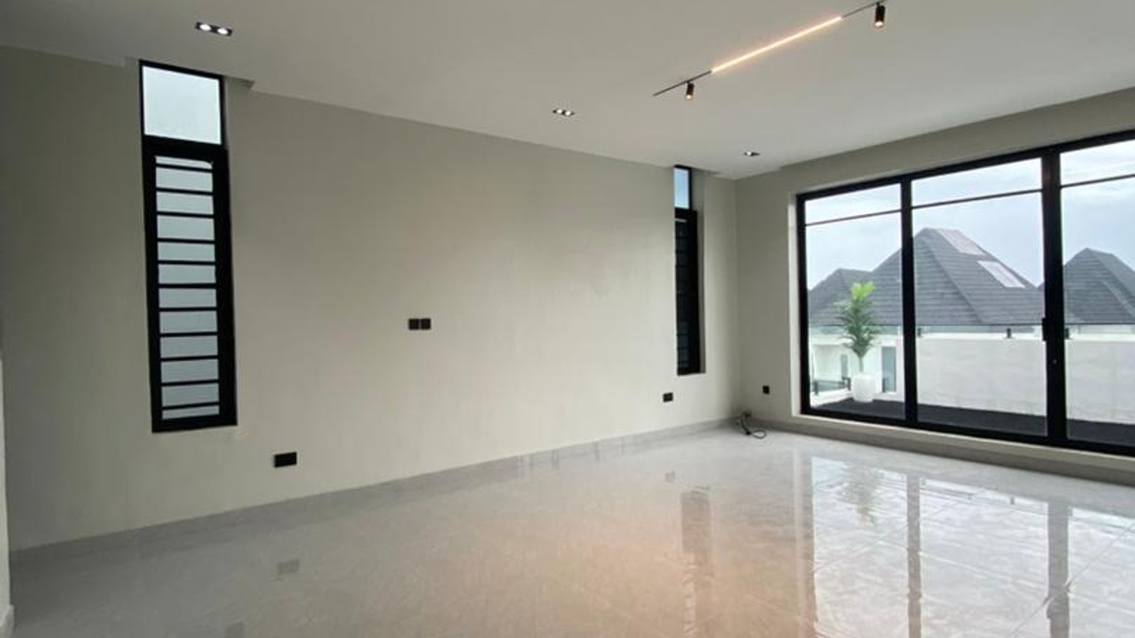 5 Bedroom Fully Detached Duplex