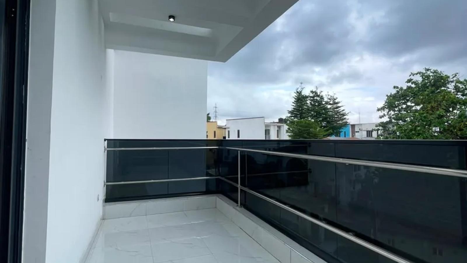 5 BEDROOM FULLY DETACHED DUPLEX WITH BQ