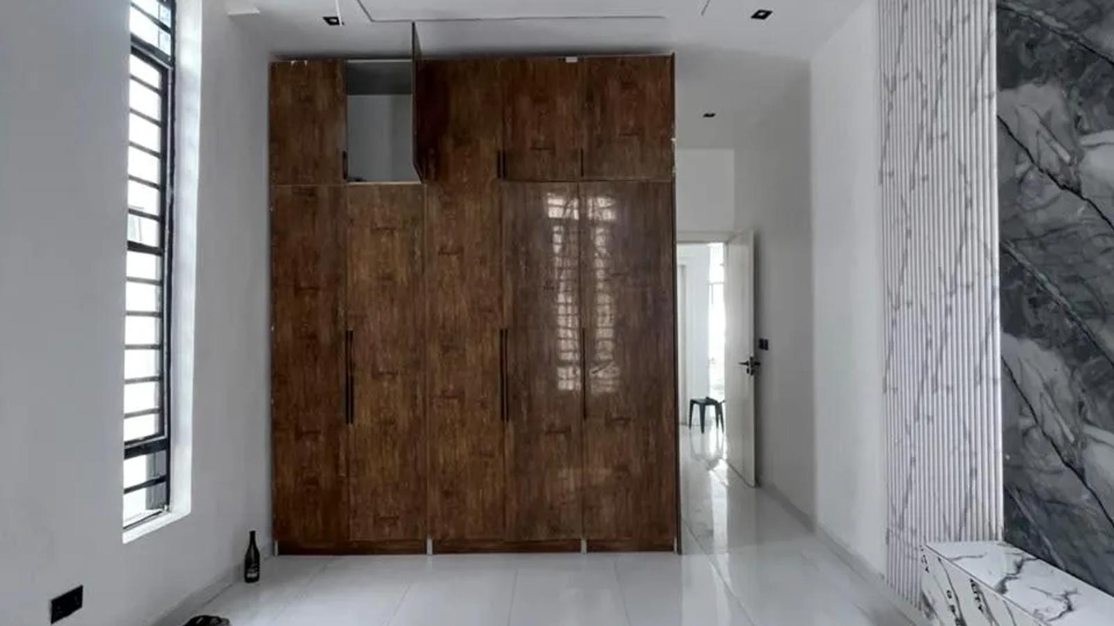 5 Bedroom Fully Detached Duplex
