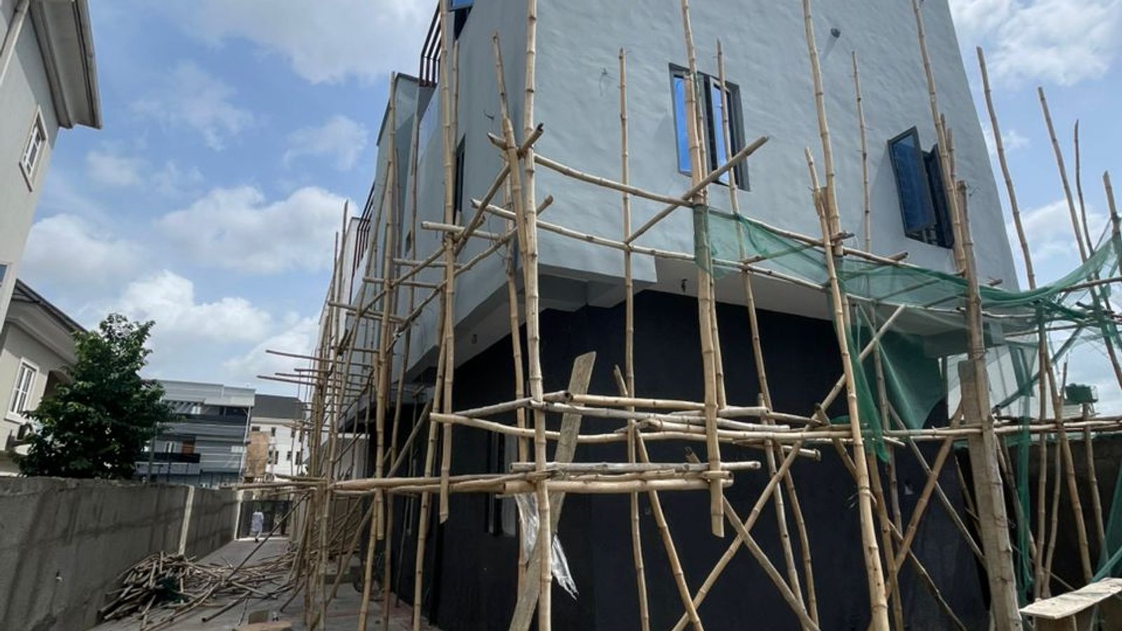6 Bedroom Fully Detached Duplex