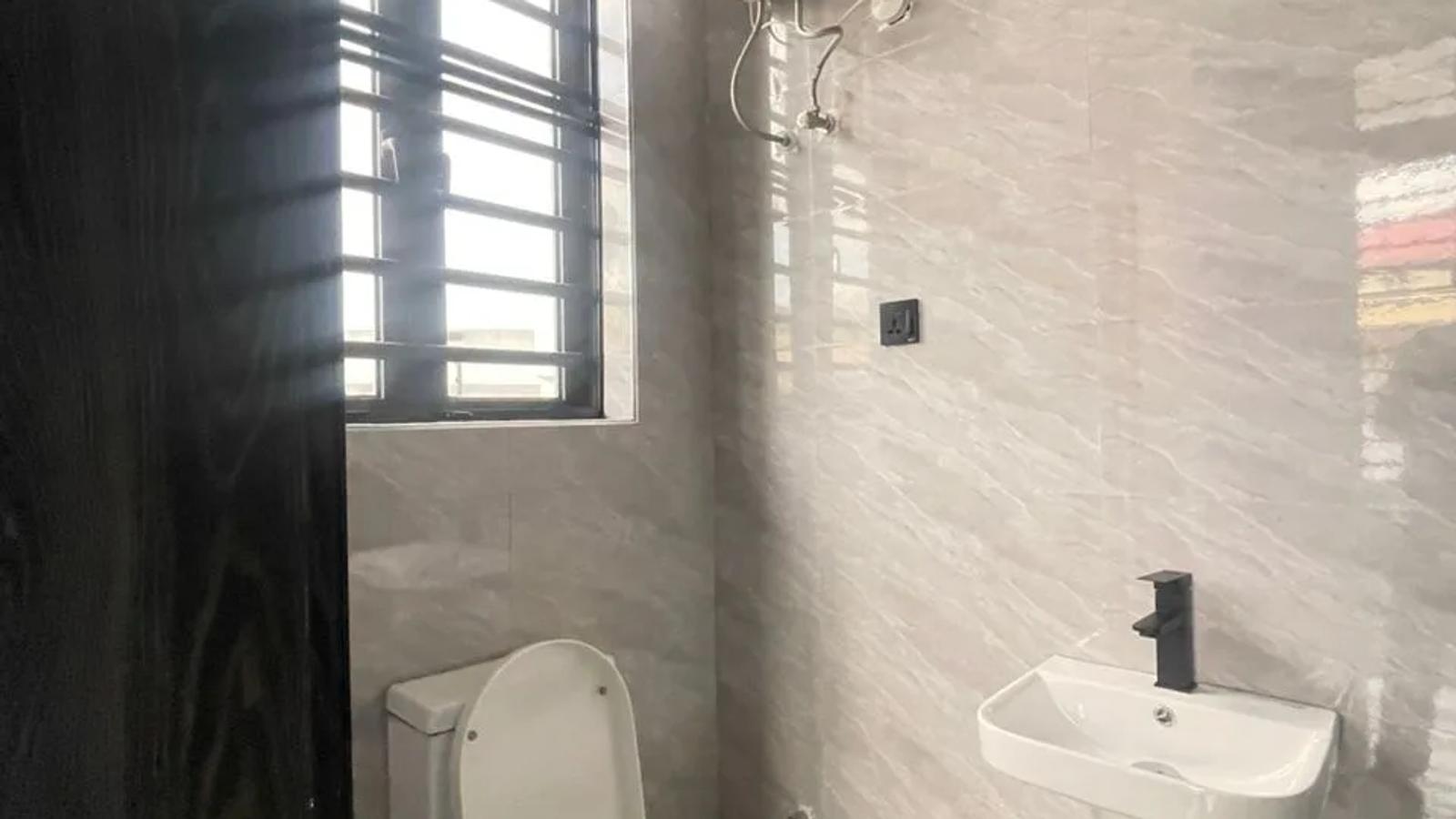 6 Bedroom Fully Detached Duplex