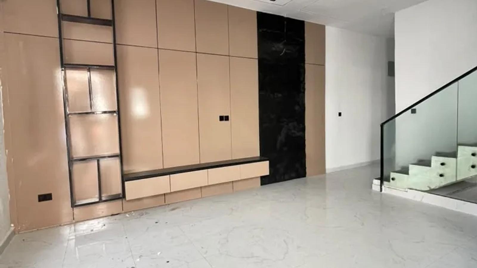 4 BEDROOM FULLY DETACHED DUPLEX