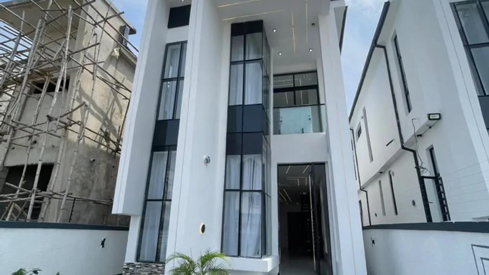 5 BEDROOM FULLY DETACHED DUPLEX WITH BQ