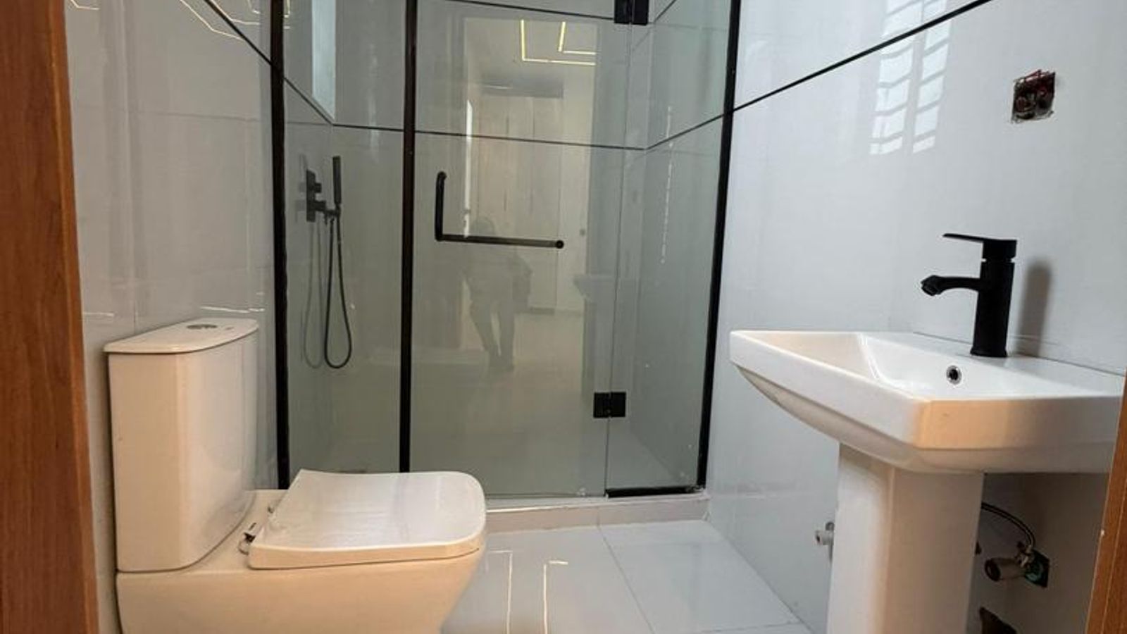 5 Bedroom Fully Detached Duplex