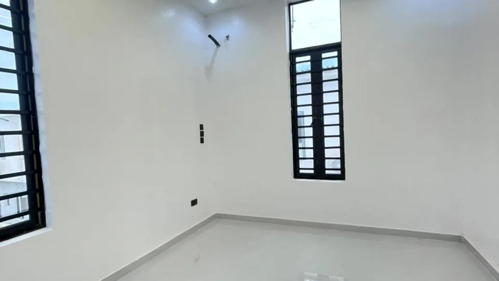5 Bedroom Fully Detached Duplex
